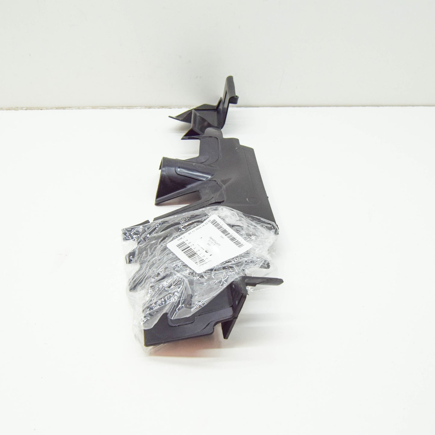 NEW VOLKSWAGEN PASSAT B7 RIGHT RADIATOR AIR DUCT 3AA121284 ORIGINAL