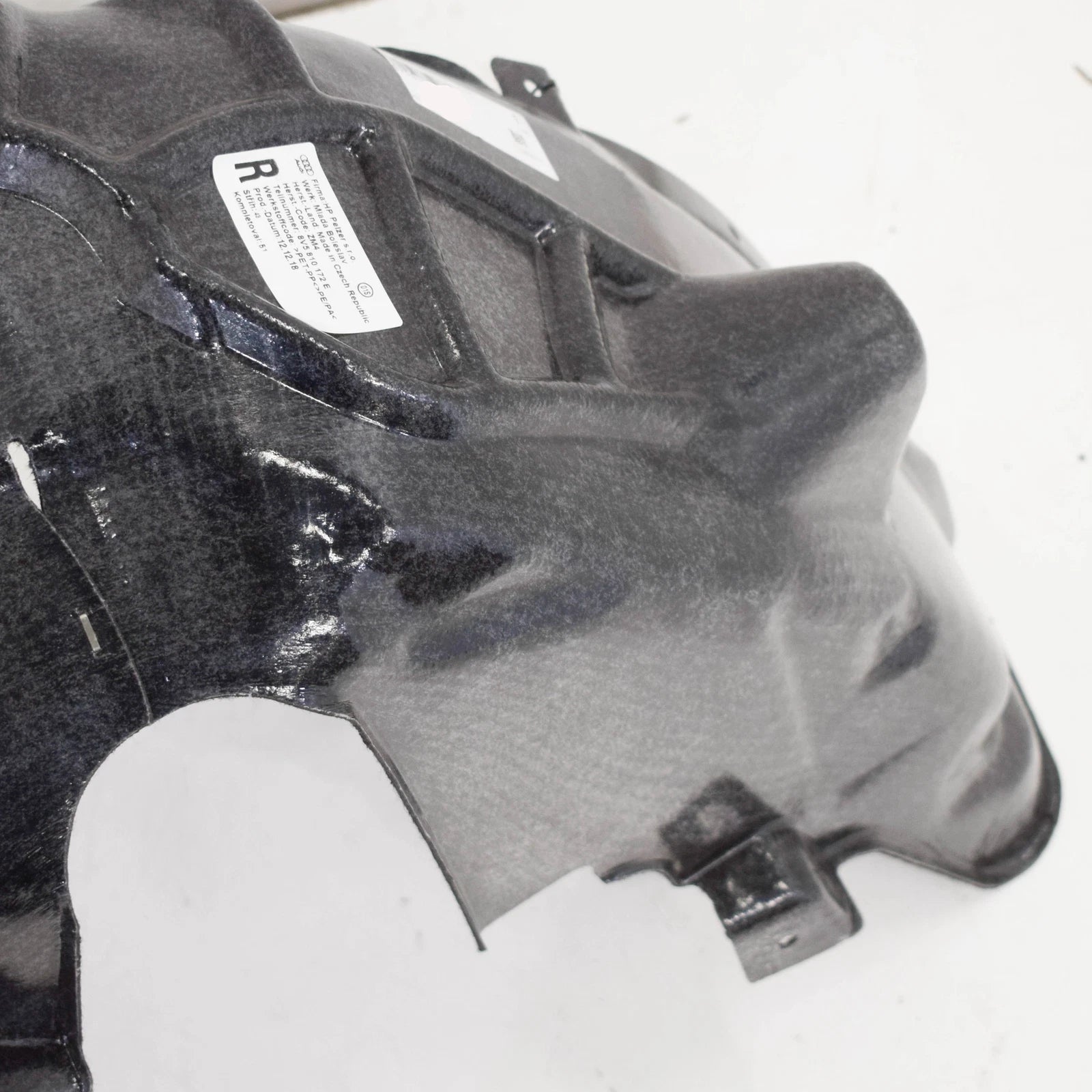 NEW AUDI A3 8V REAR RIGHT WHEEL MUD SPLASH GUARD 8V5810172E ORIGINAL