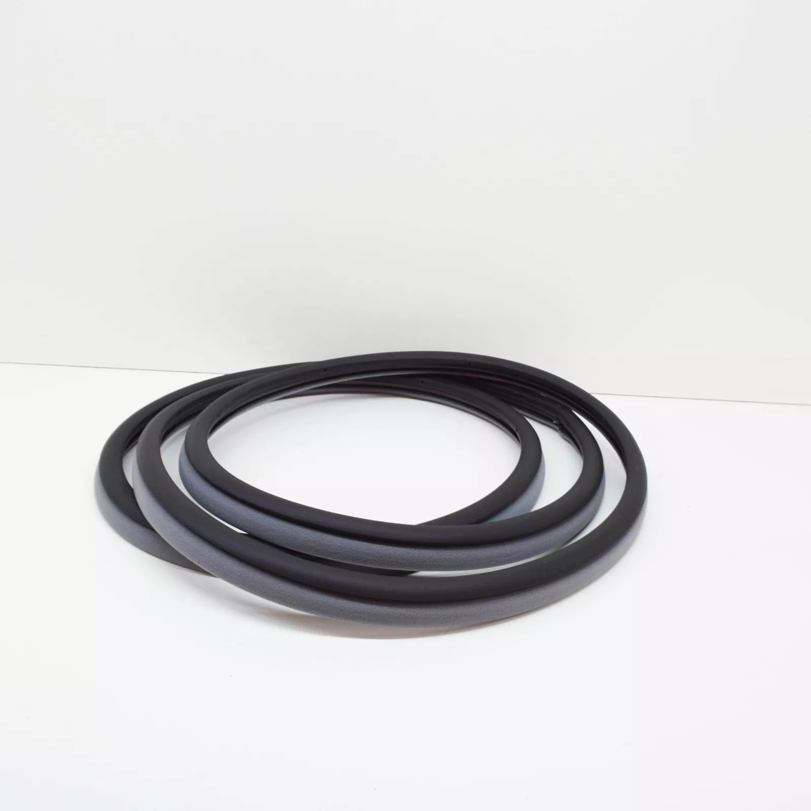 NEW MERCEDES-BENZ G W463 FRONT DOOR SEAL A46372711307098 ORIGINAL