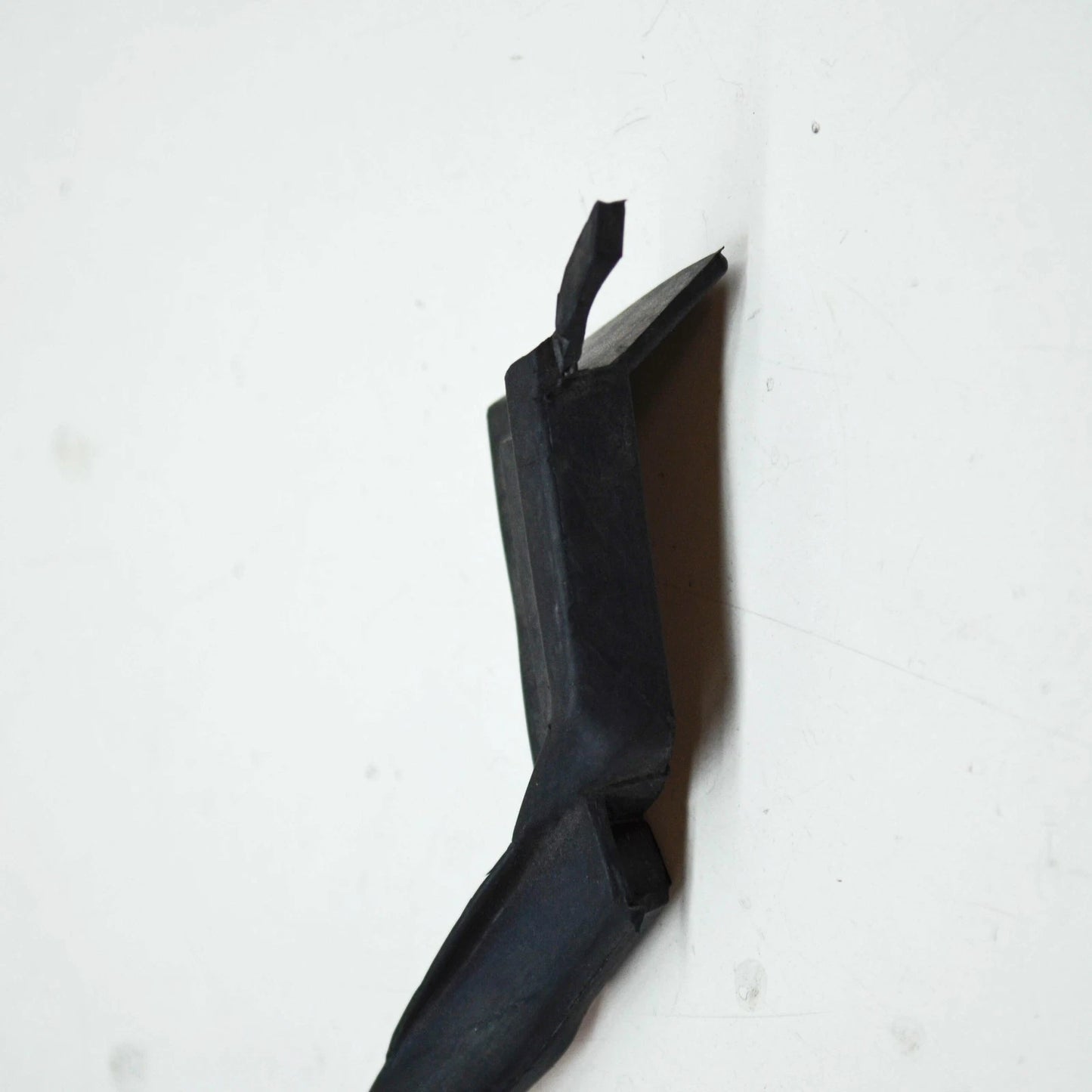 NEW BMW 7 E38 FRONT RIGHT SEALING GASKET BETWEEN DOORS 51218125596 ORIGINAL