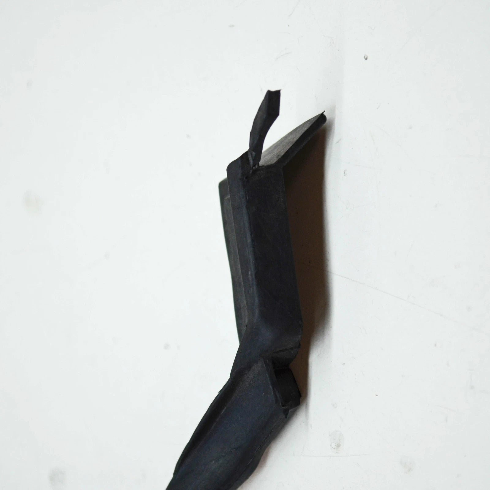 NEW BMW 7 E38 FRONT RIGHT SEALING GASKET BETWEEN DOORS 51218125596 ORIGINAL