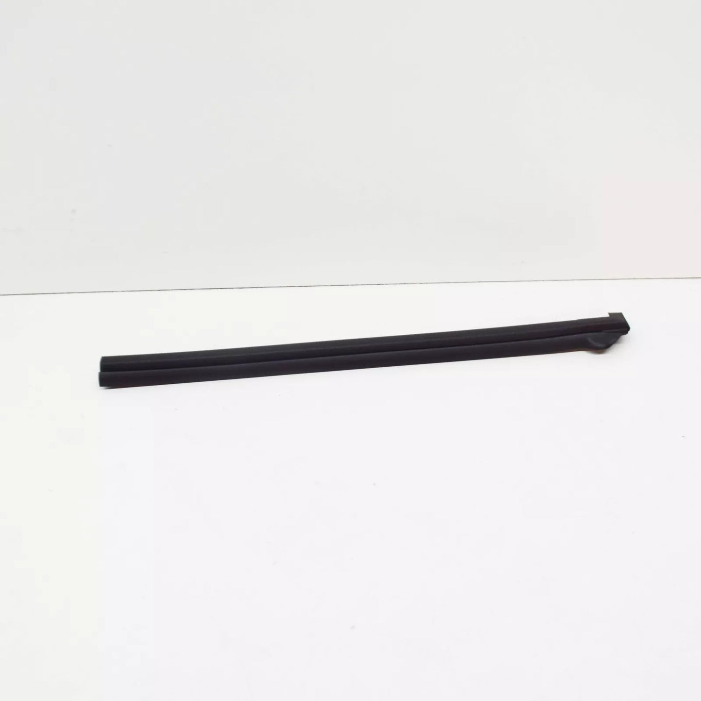 NEW MB S C217 REAR RIGHT SIDE WINDOW GLASS SEALING FRAME A2176701400