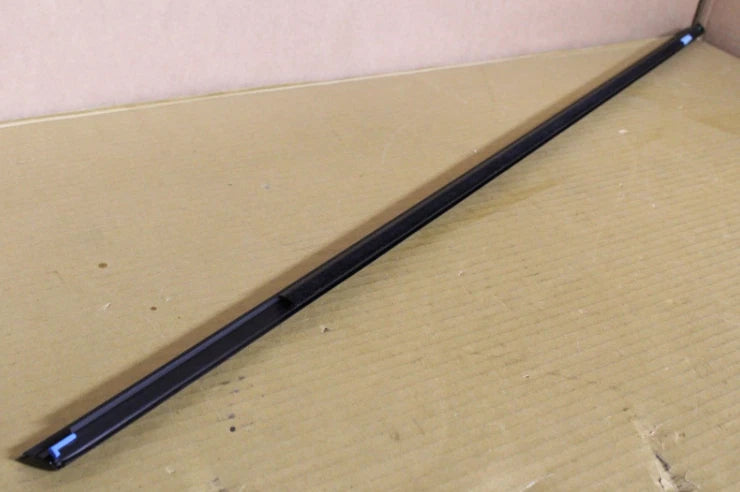 NEW MERCEDES-BENZ B W246 REAR RIGHT DOOR WINDOW TRIM STRIP A2467350482 ORIGINAL