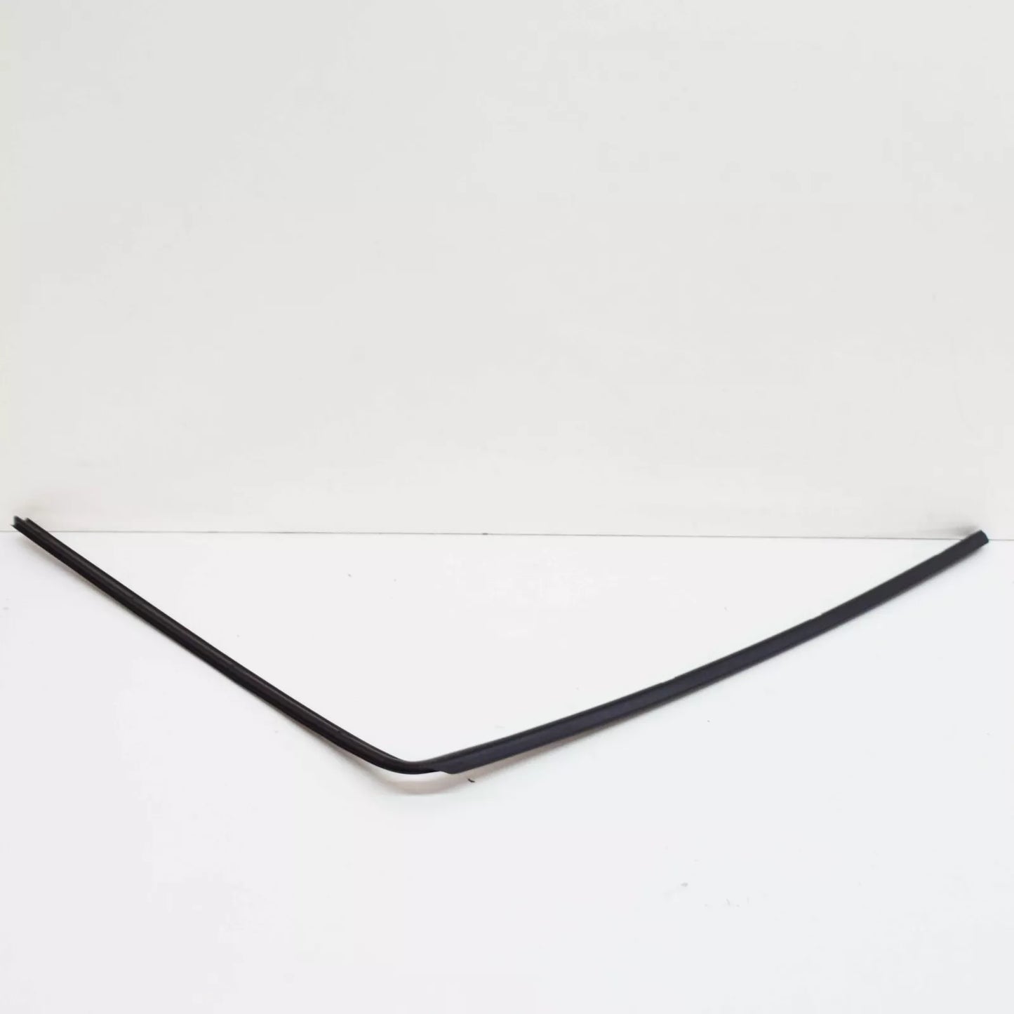 NEW BMW 5 E34 FRONT WINDSHIELD LEFT DECORATIVE FRAME 51318117457 8117457