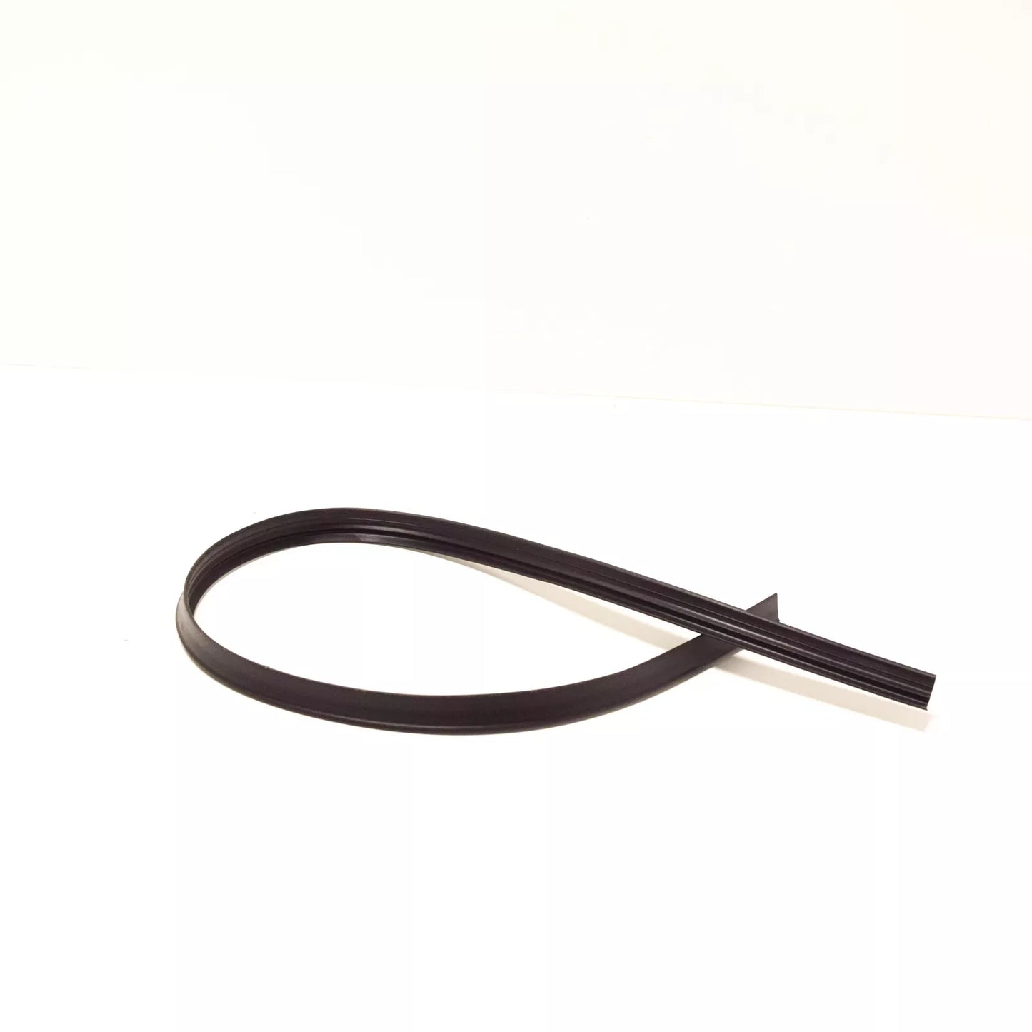 NEW BMW 1502 OUTER WINDOW DOOR WEATHERSTRIP 51211847798 ORIGINAL