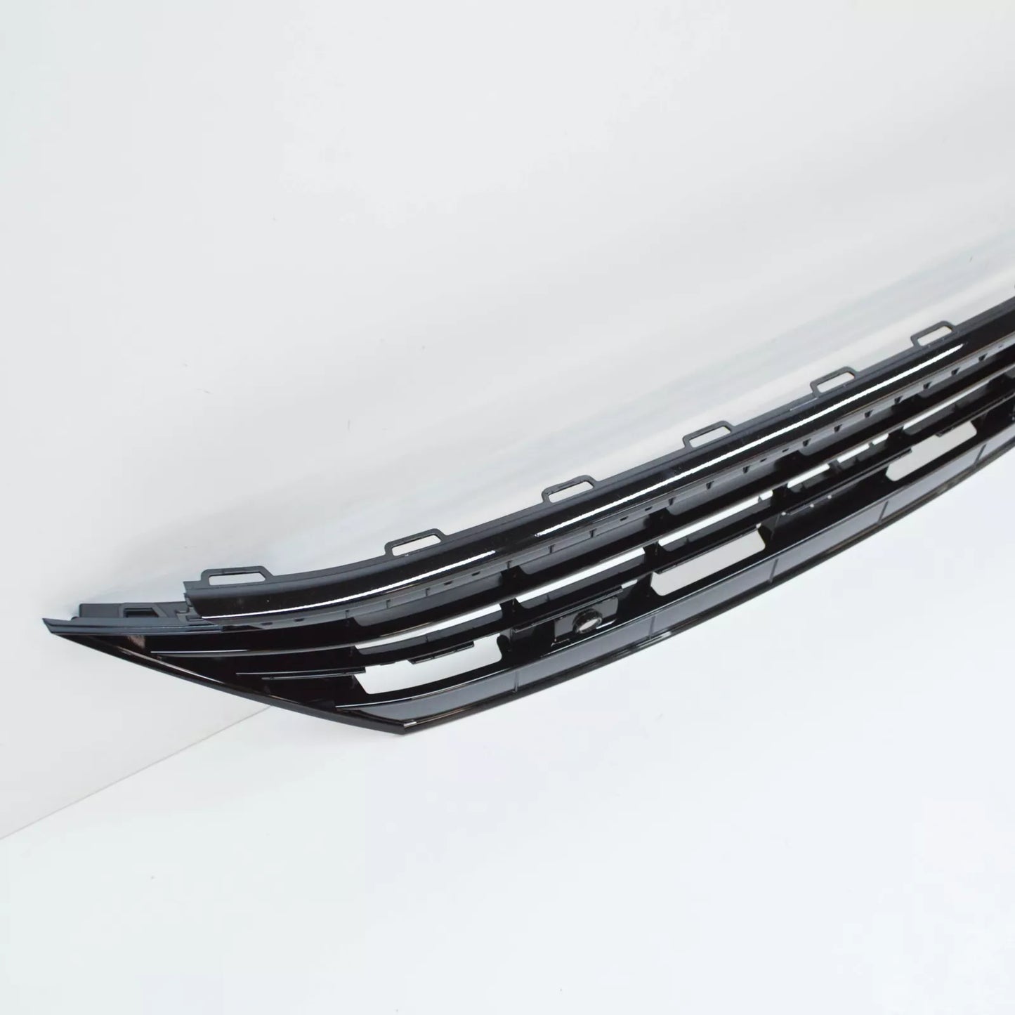 NEW VW TIGUAN AD FRONT LOWER CENTER GRILLE 5NA853677H041 ORIGINAL