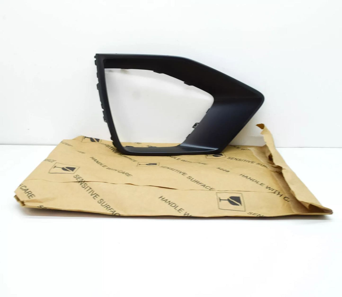 NEW AUDI Q8 FRONT BUMPER LEFT GRILLE DECORATIVE FRAME 4M8853257RU6 ORIGINAL