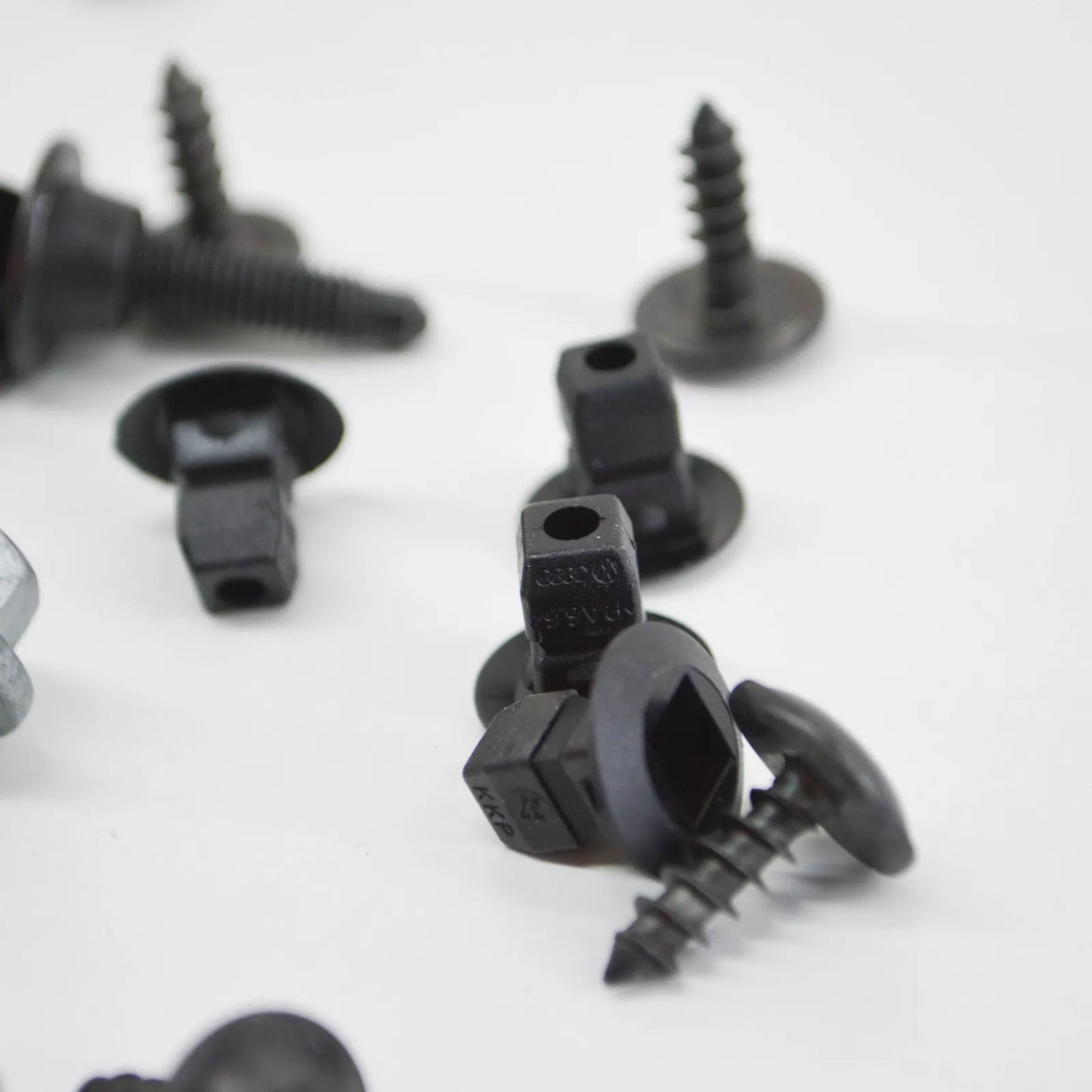 NEW VOLKSWAGEN CRAFTER SY REAR BUMPER FIXING SCREW SET 7C0898623A ORIGINAL