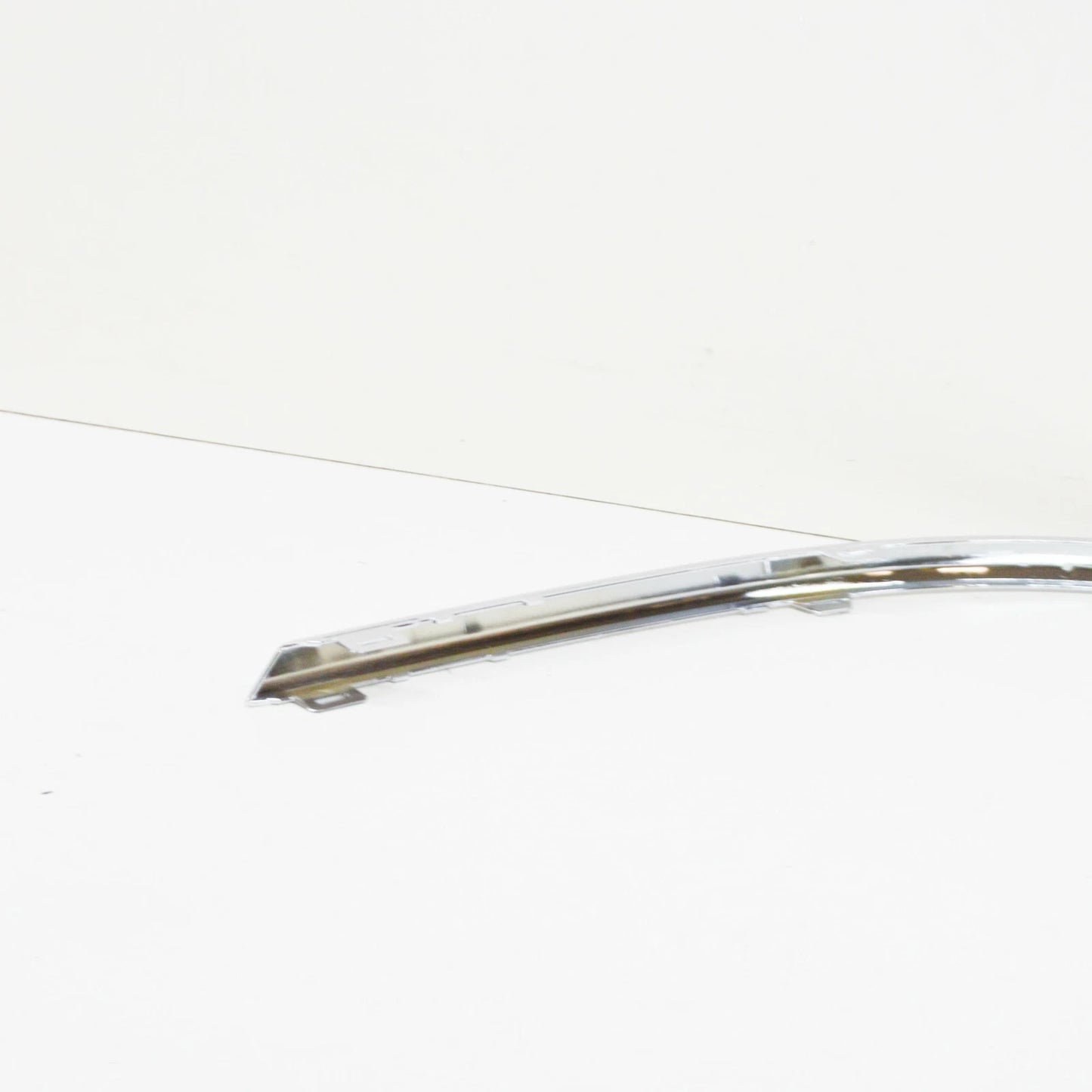 NEW VW PASSAT B6 REAR BUMPER RIGHT SIDE MOULDING TRIM 3C5807460A 2ZZ