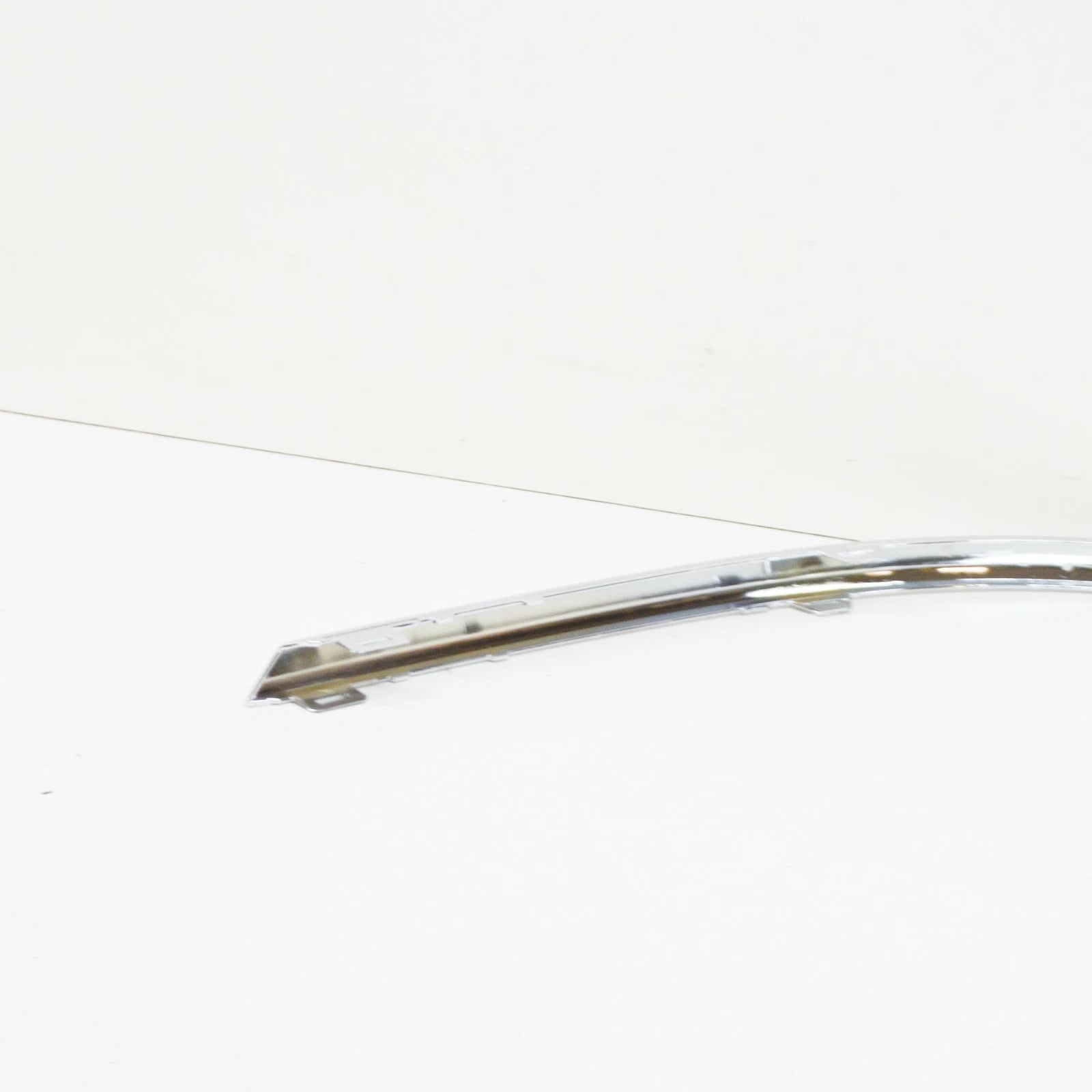 NEW VW PASSAT B6 REAR BUMPER RIGHT SIDE MOULDING TRIM 3C5807460A 2ZZ