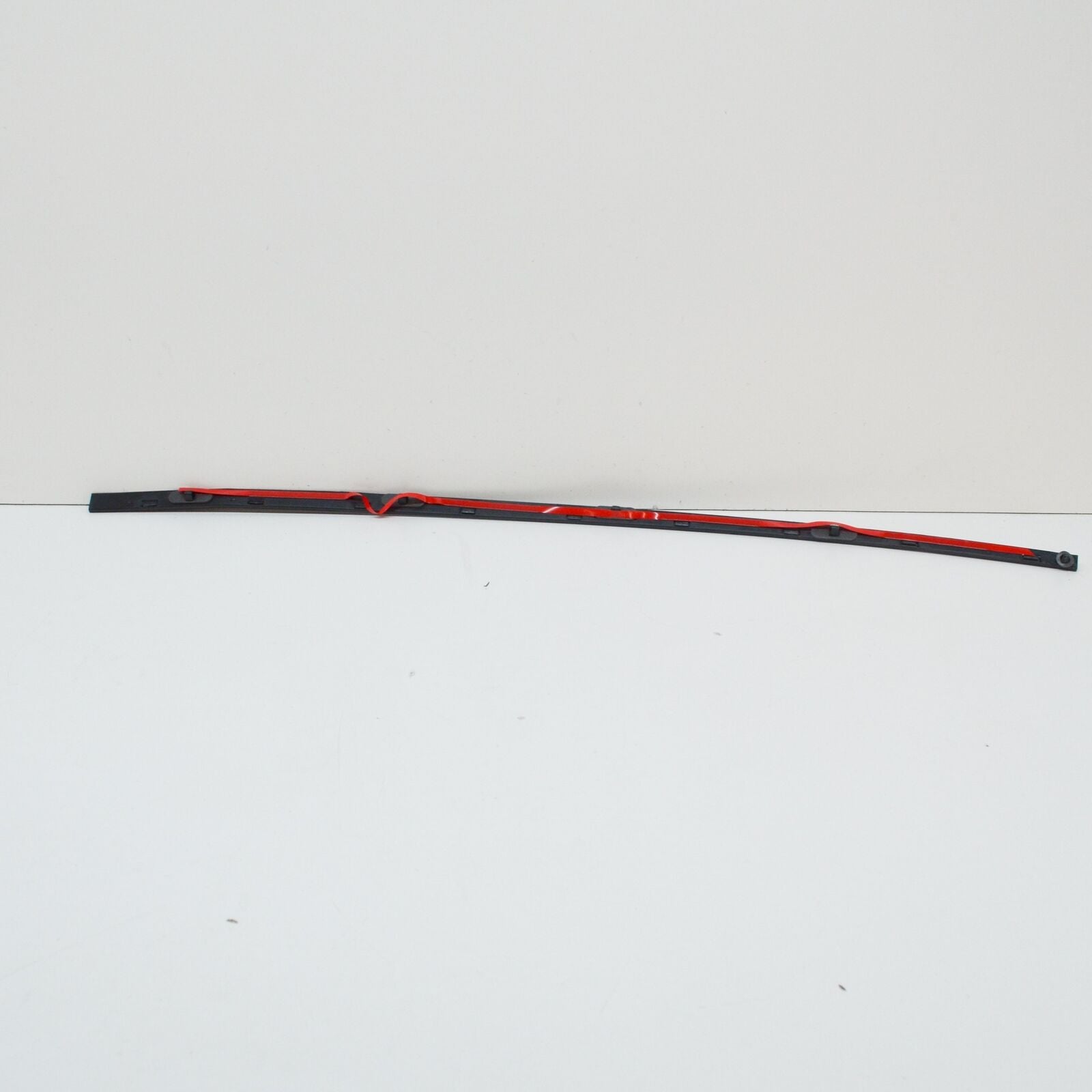 new ford mondeo mk3 windshield left vertical moulding retainer 1305441 original