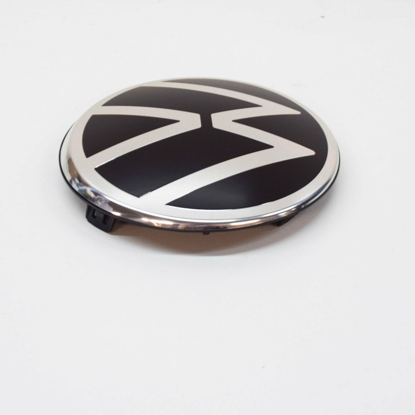 NEW VOLKSWAGEN UP FRONT VW EMBLEM BADGE 1S6853601EFOD ORIGINAL