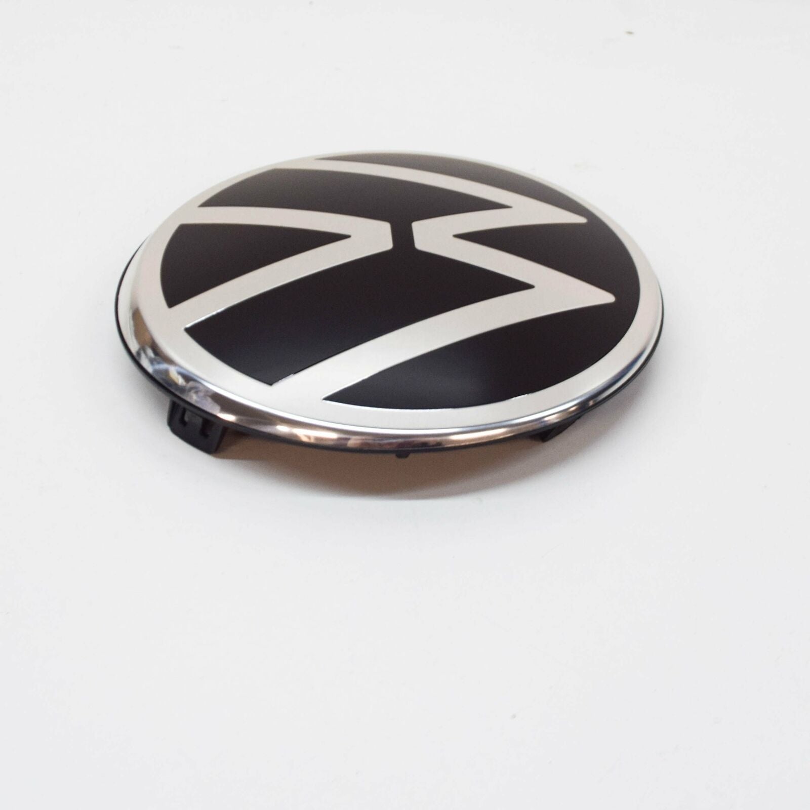 NEW VOLKSWAGEN UP FRONT VW EMBLEM BADGE 1S6853601EFOD ORIGINAL