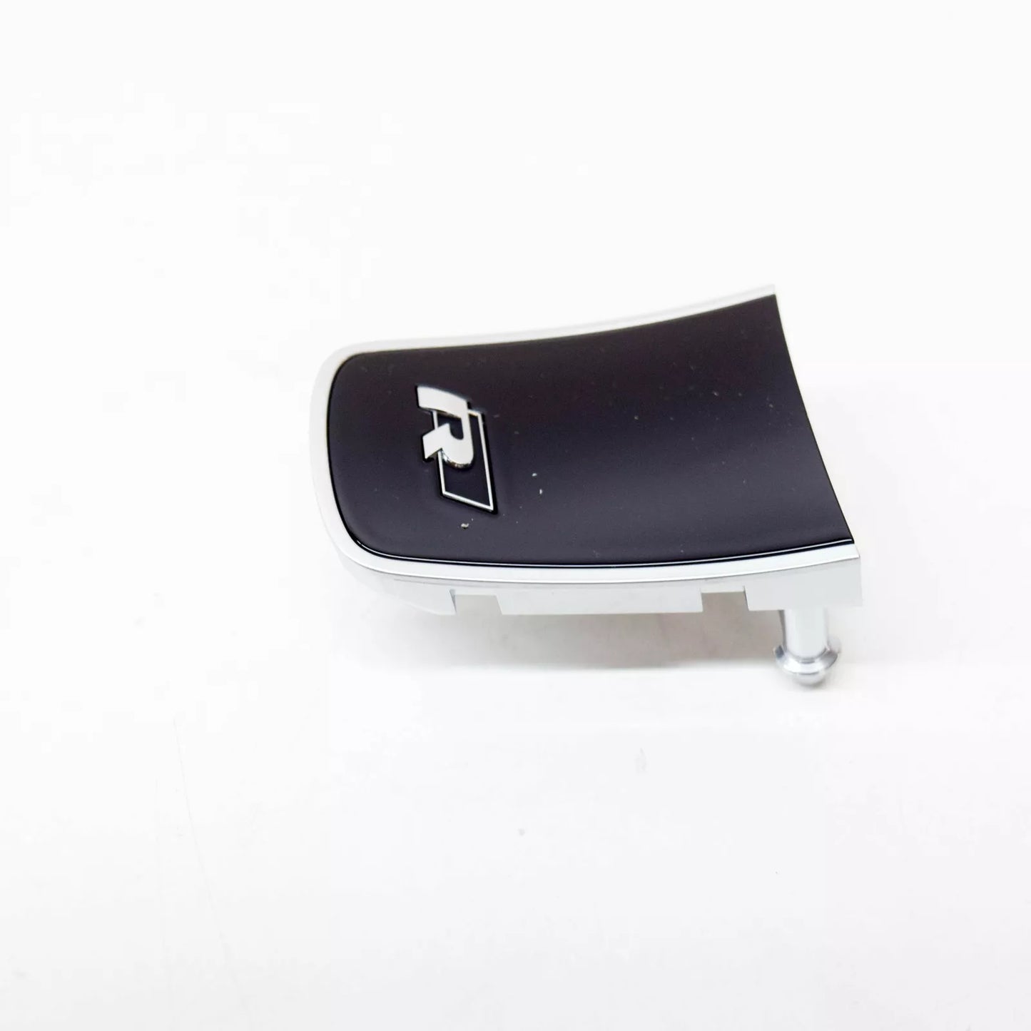 NEW VW TOUAREG 7P STEERING WHEEL LOWER BADGE "R" 7P6419685AP0P 2012 12094880