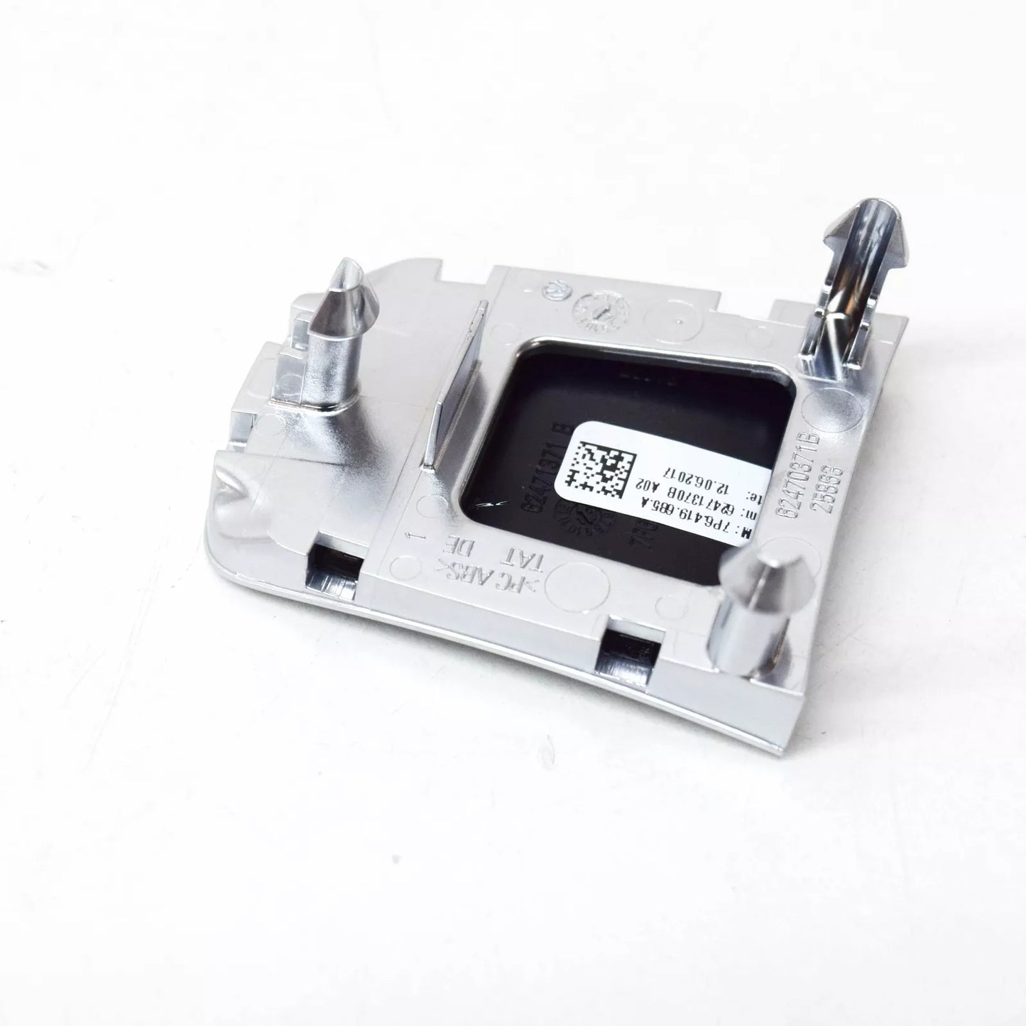 NEW VW TOUAREG 7P STEERING WHEEL LOWER BADGE "R" 7P6419685AP0P 2012 12094880