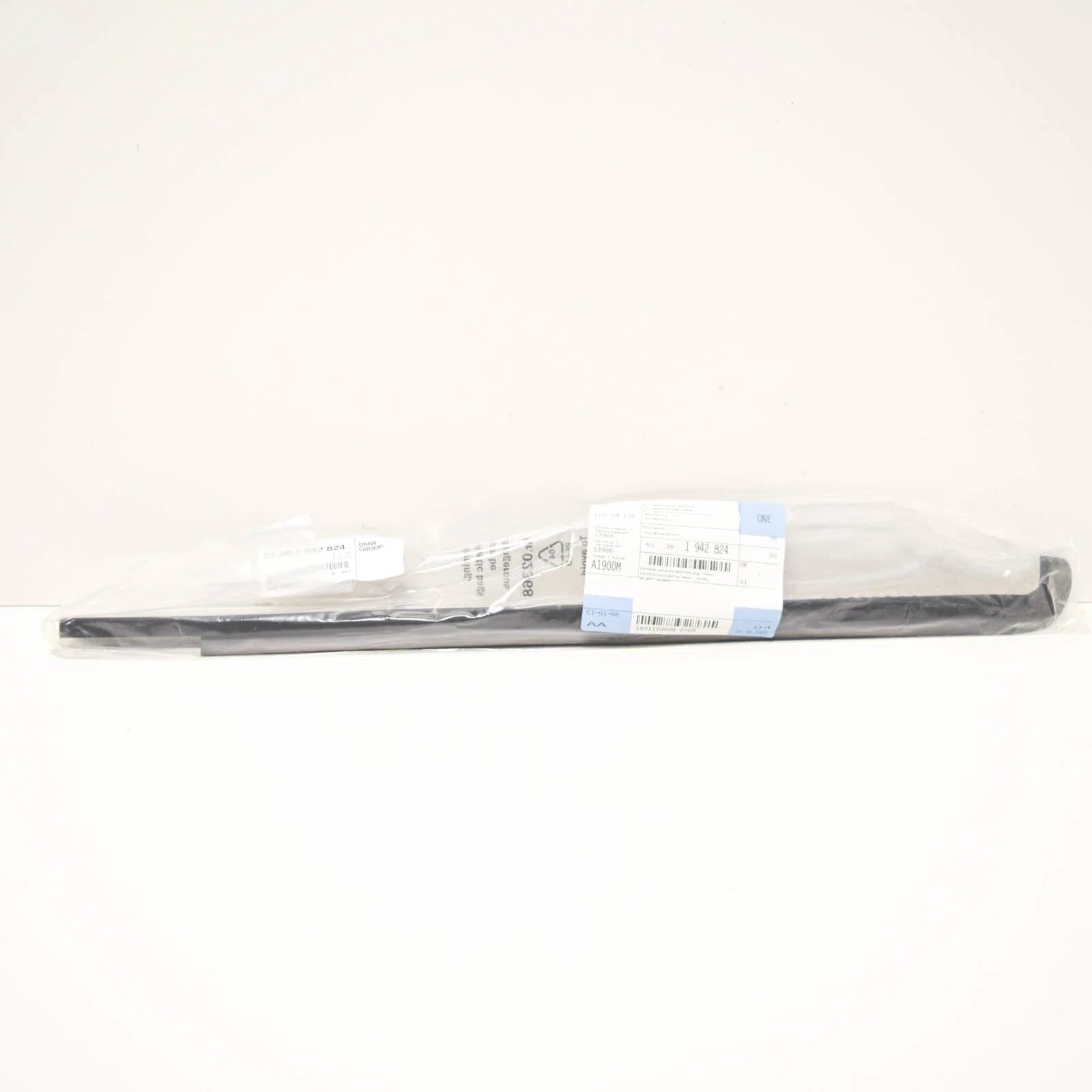 NEW BMW 3 E30 CONVERTIBLE RIGHT DOOR INNER WEATHER STRIP 51361942824 ORIGINAL