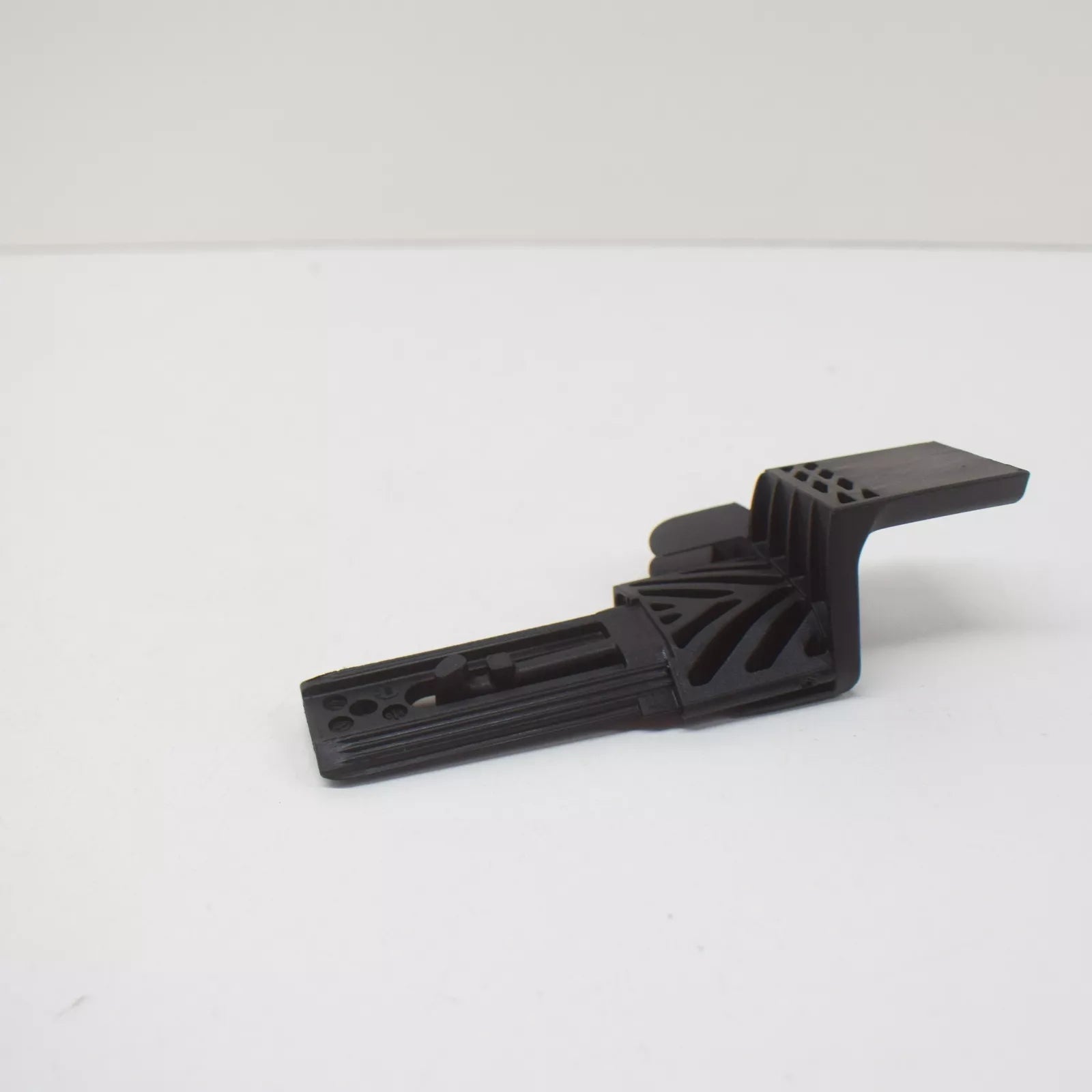 NEW VW PASSAT VARIANT B8 LUGGAGE COVER BLIND RIGHT HOOK 3G9867900