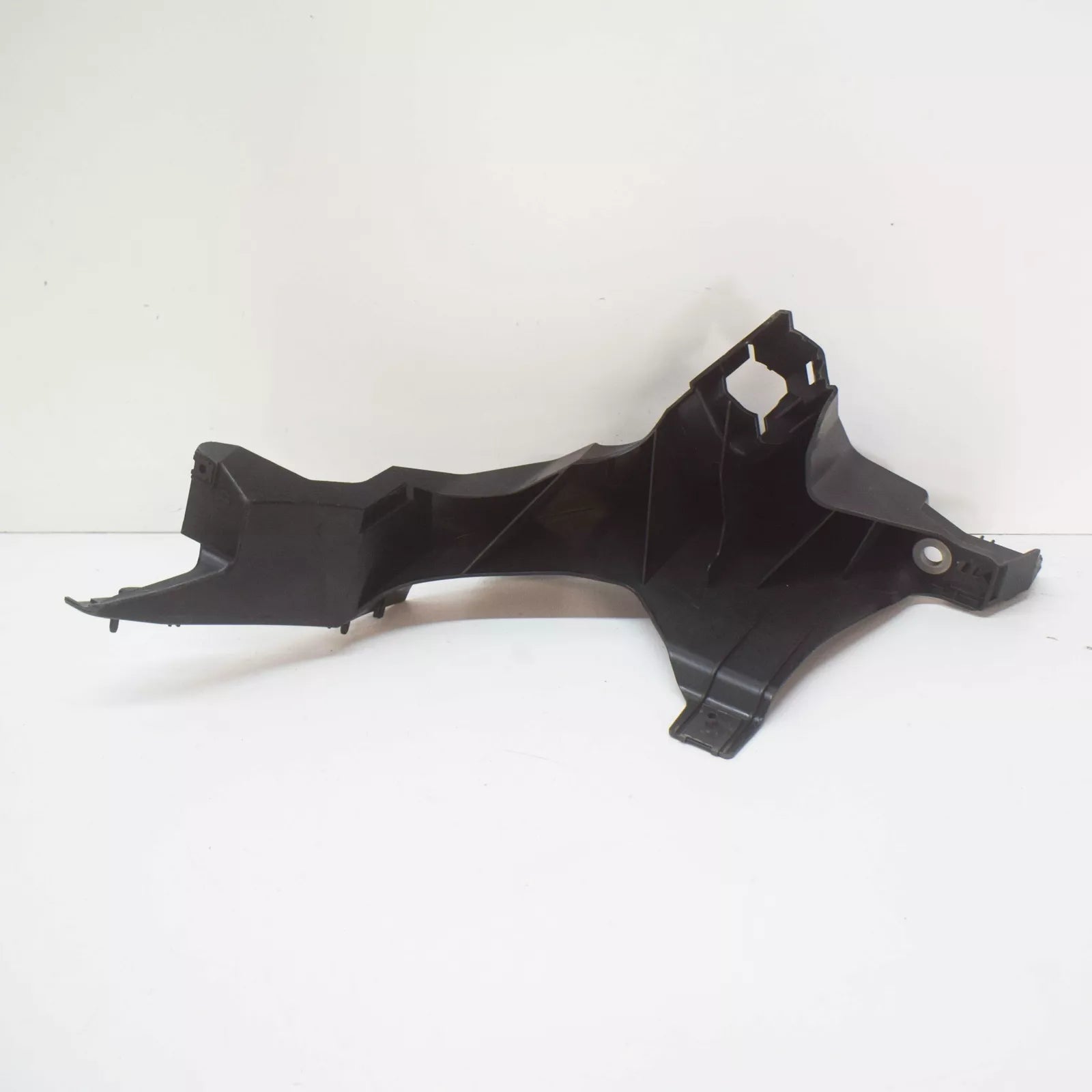 NEW AUDI A1 8X RIGHT HEADLIGHT BRACKET 8XA805608