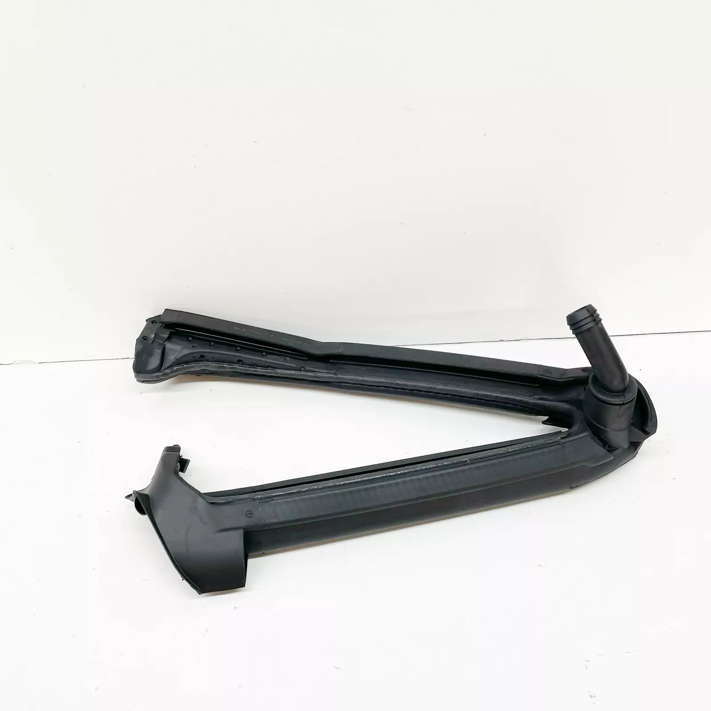 NEW MERCEDES-BENZ SLK R172 RIGHT RETRACTABLE ROOF SEALING A1727900498