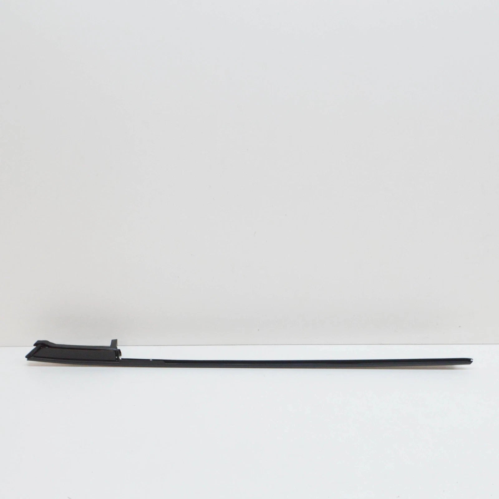 NEW BMW 4 F33, F83 REAR RIGHT DOOR WINDOW FINISHER 7295572 51377295572 ORIGINAL