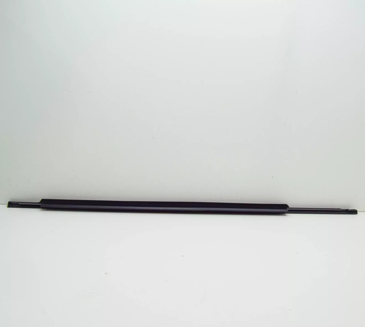 NEW AUDI Q3 8U FRONT LEFT OUTER DOOR WINDOW APERTURE SEAL 8U0837477 ORIGINAL