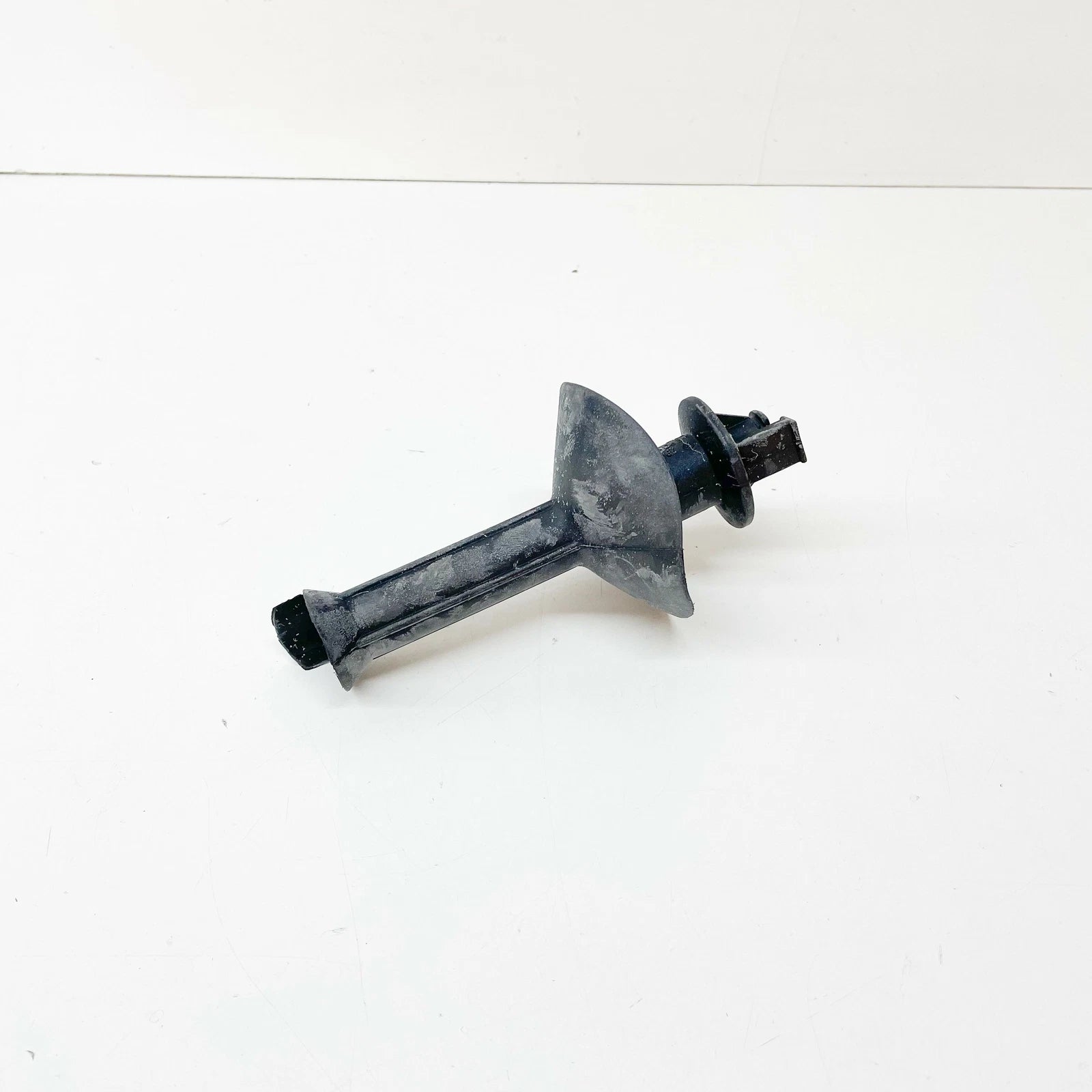 NEW VW TOUAREG 7LA,7L6,7L7 HEATER BOX WATER DRAIN TUBE 7P0820119 ORIGINAL