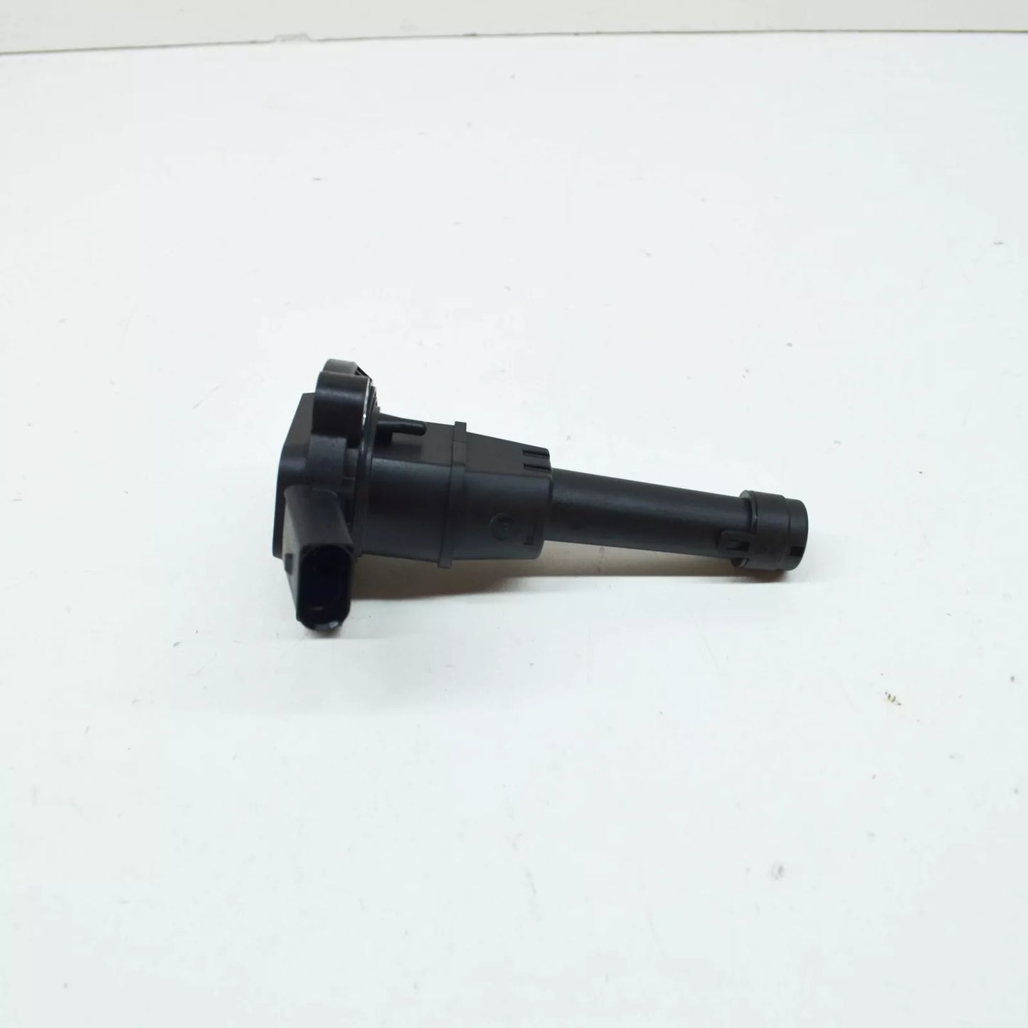 NEW AUDI A4 B9 OIL LEVEL SENSOR 079907660A
