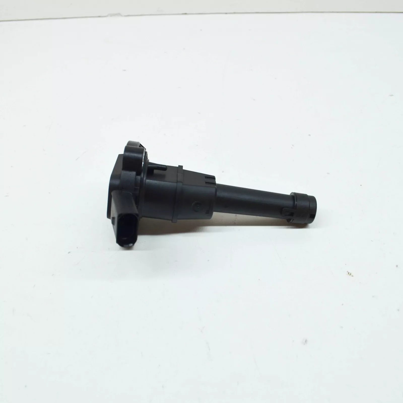 NEW AUDI A4 B9 OIL LEVEL SENSOR 079907660A