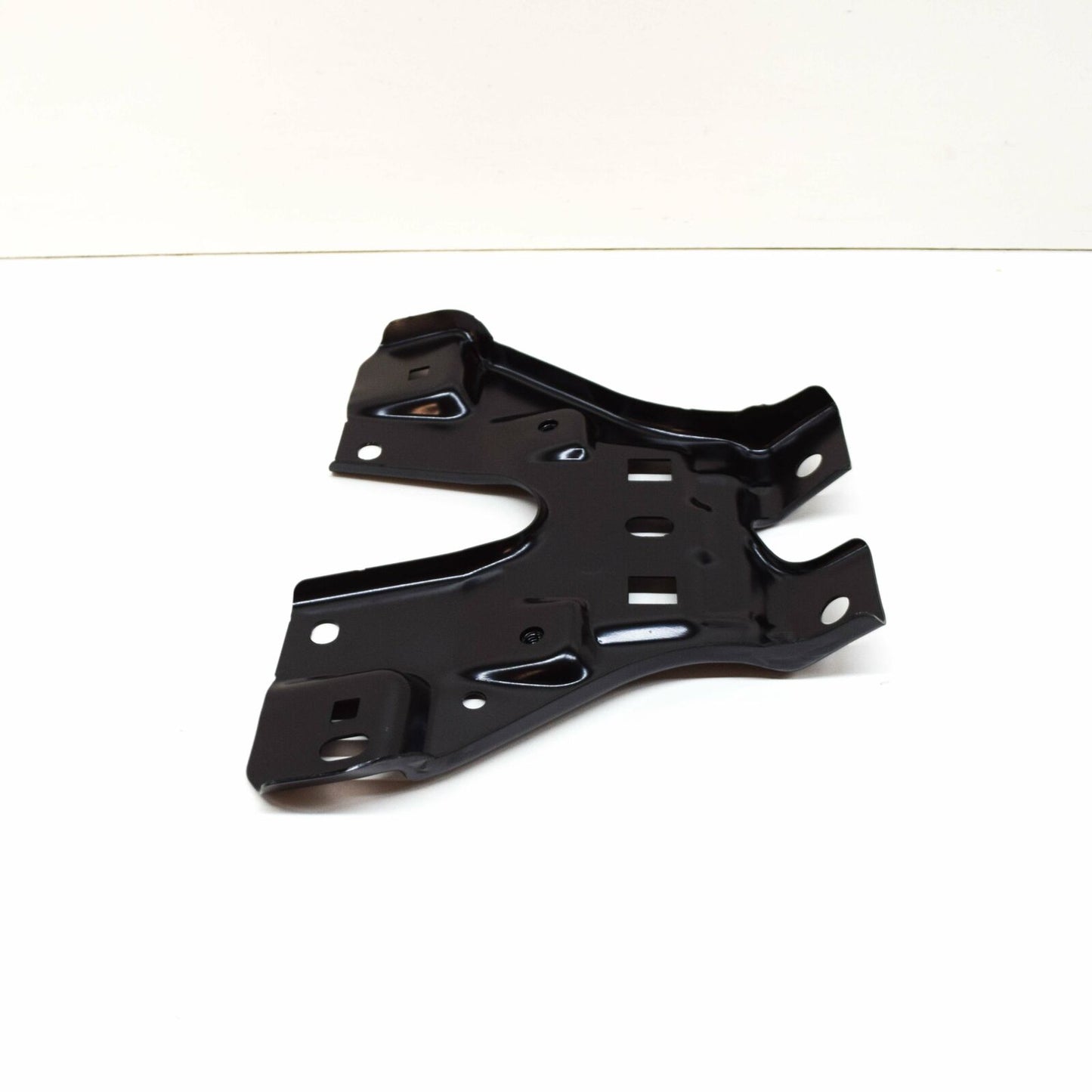 NEW VOLKSWAGEN PASSAT B8 FRONT CNETRE LOCK CARRIER SUPPORT 3G0805567A ORIGINAL