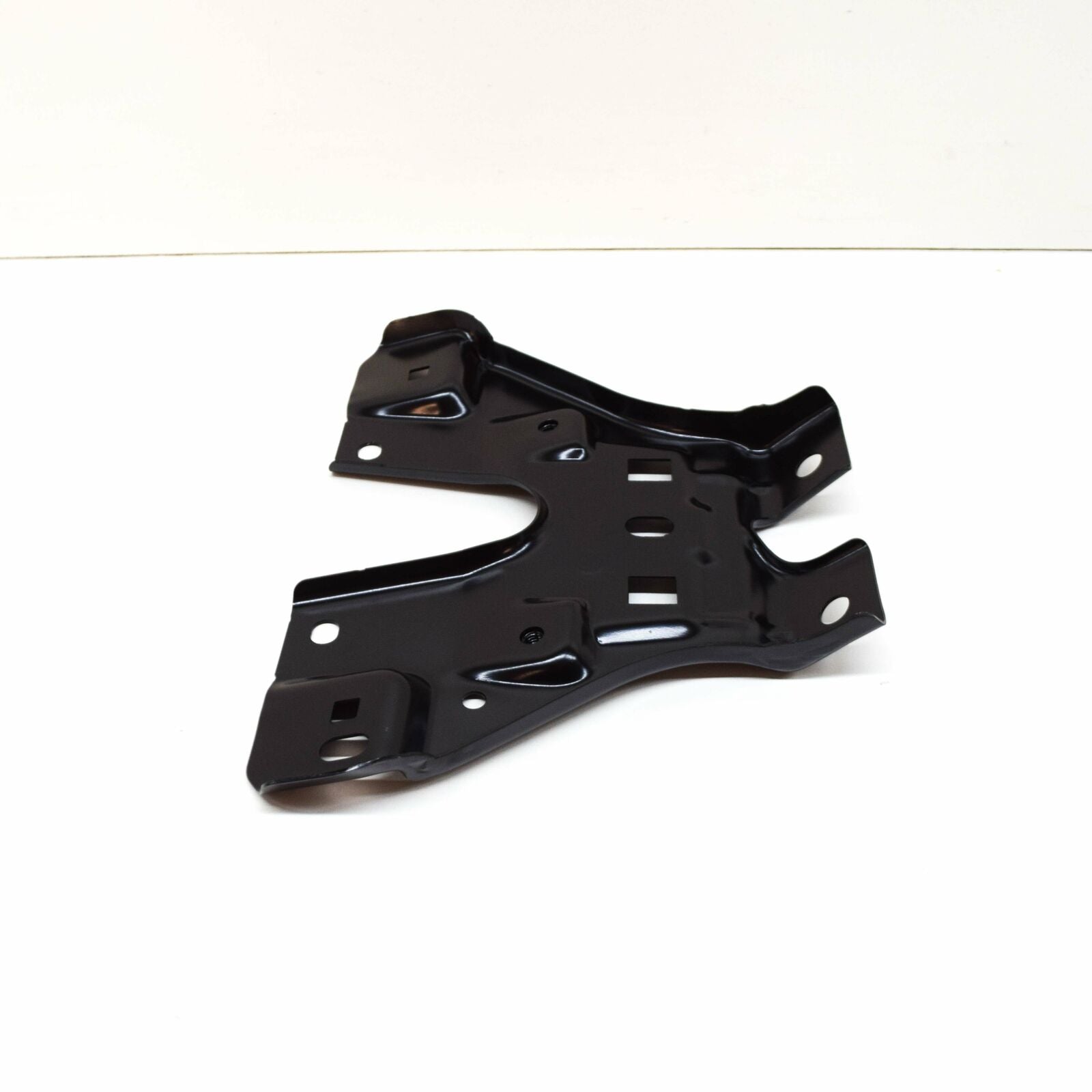 NEW VOLKSWAGEN PASSAT B8 FRONT CNETRE LOCK CARRIER SUPPORT 3G0805567A ORIGINAL