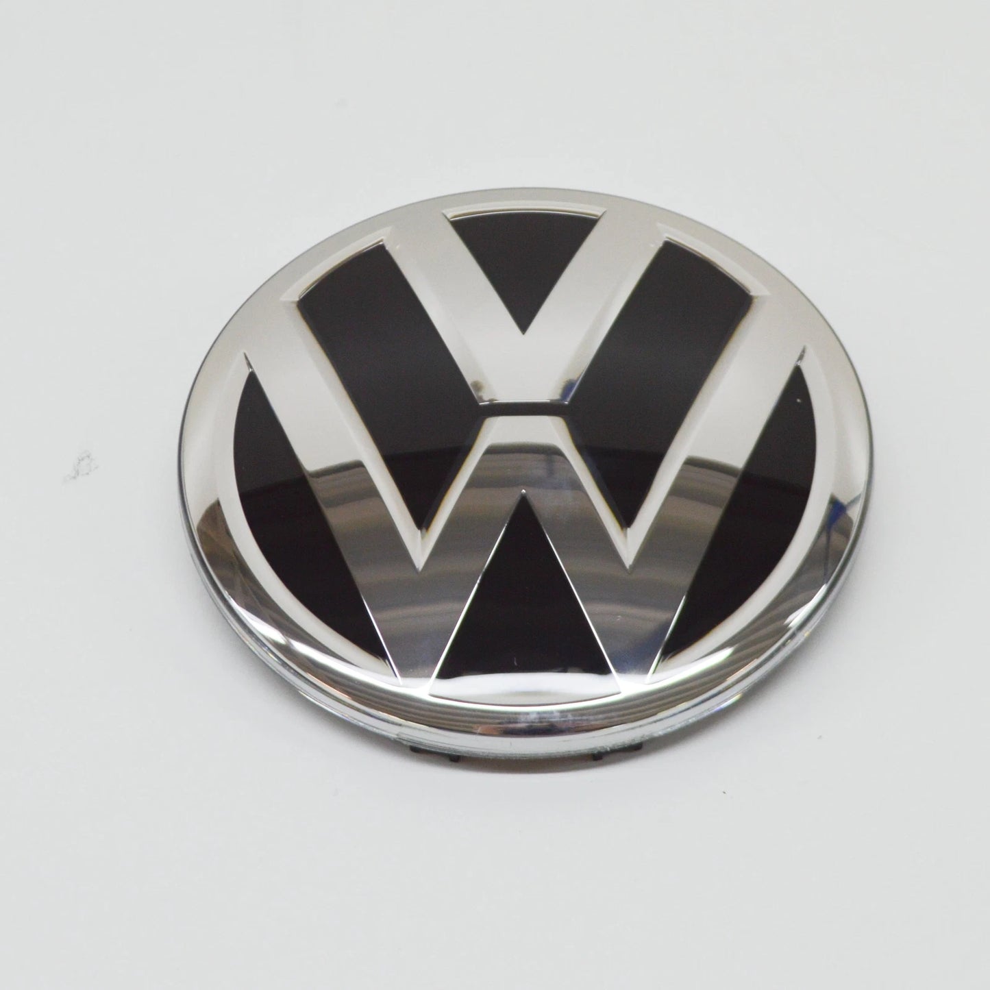 NEW VOLKSWAGEN PASSAT B7 FRONT RADIATOR GRILLE BADGE 3D0853601FJZA ORIGINAL