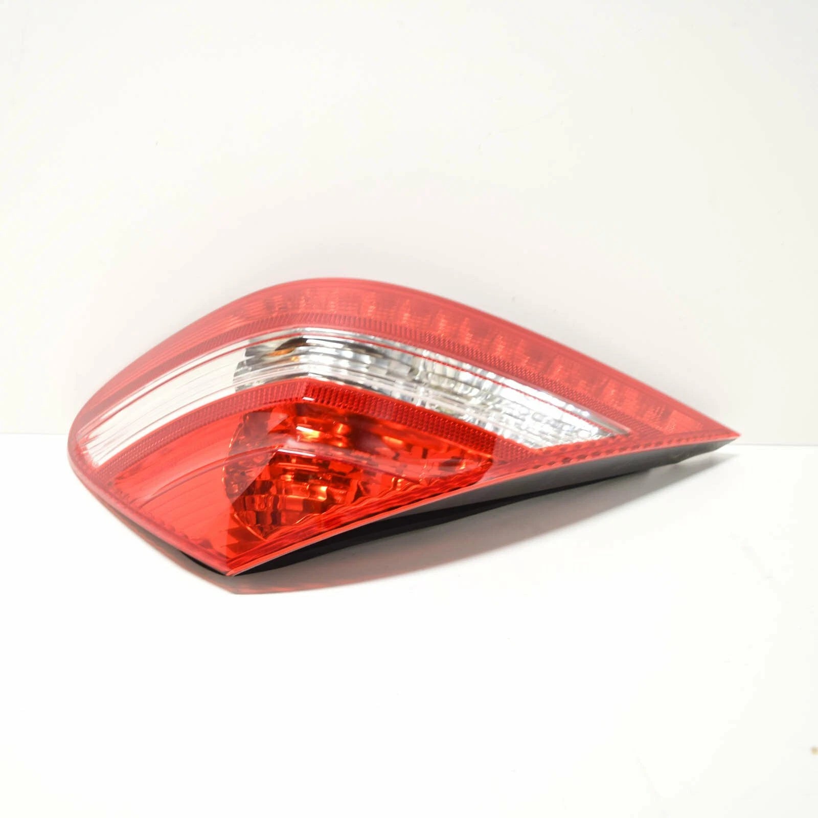 NEW MERCEDES BENZ SL R230 REAR RIGHT TAIL LIGHT A2308201264