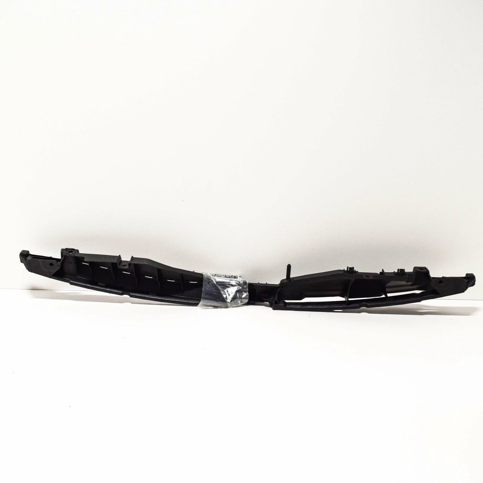 NEW VW SCIROCCO MK3 FRONT CENTER RADIATOR GRILLE SUPPORT 1K8805813B