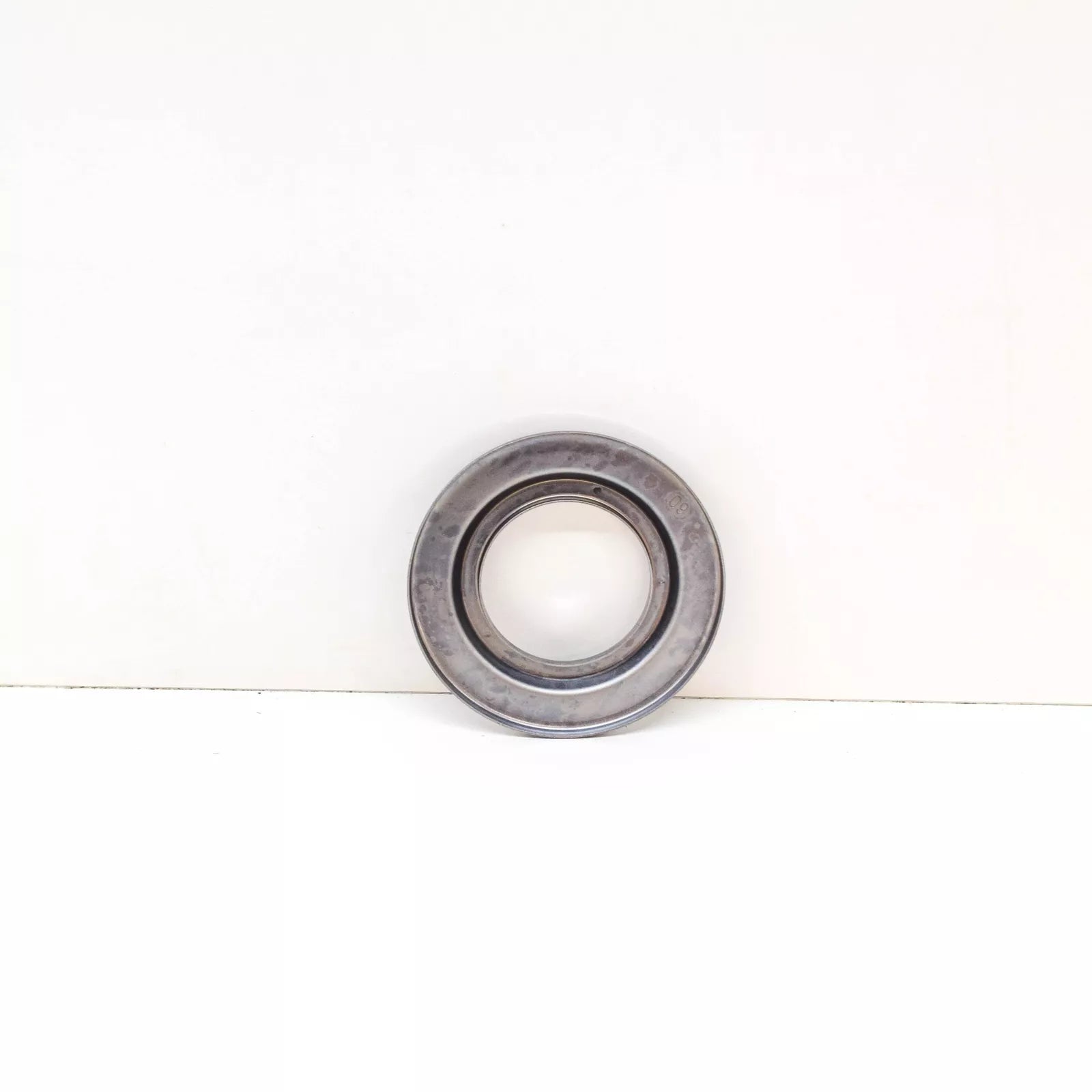 NEW BMW 5 G30 DIFFERENTIAL DUST COVER 33137600693 ORIGINAL