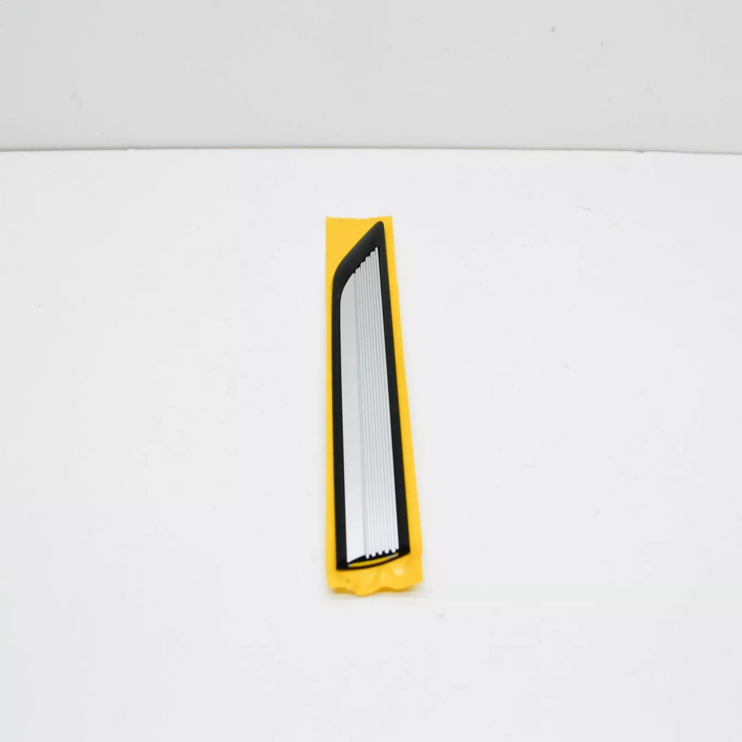 NEW VOLKSWAGEN TIGUAN AD FRONT RIGHT DOOR TRIM 5NA853688PDPJ