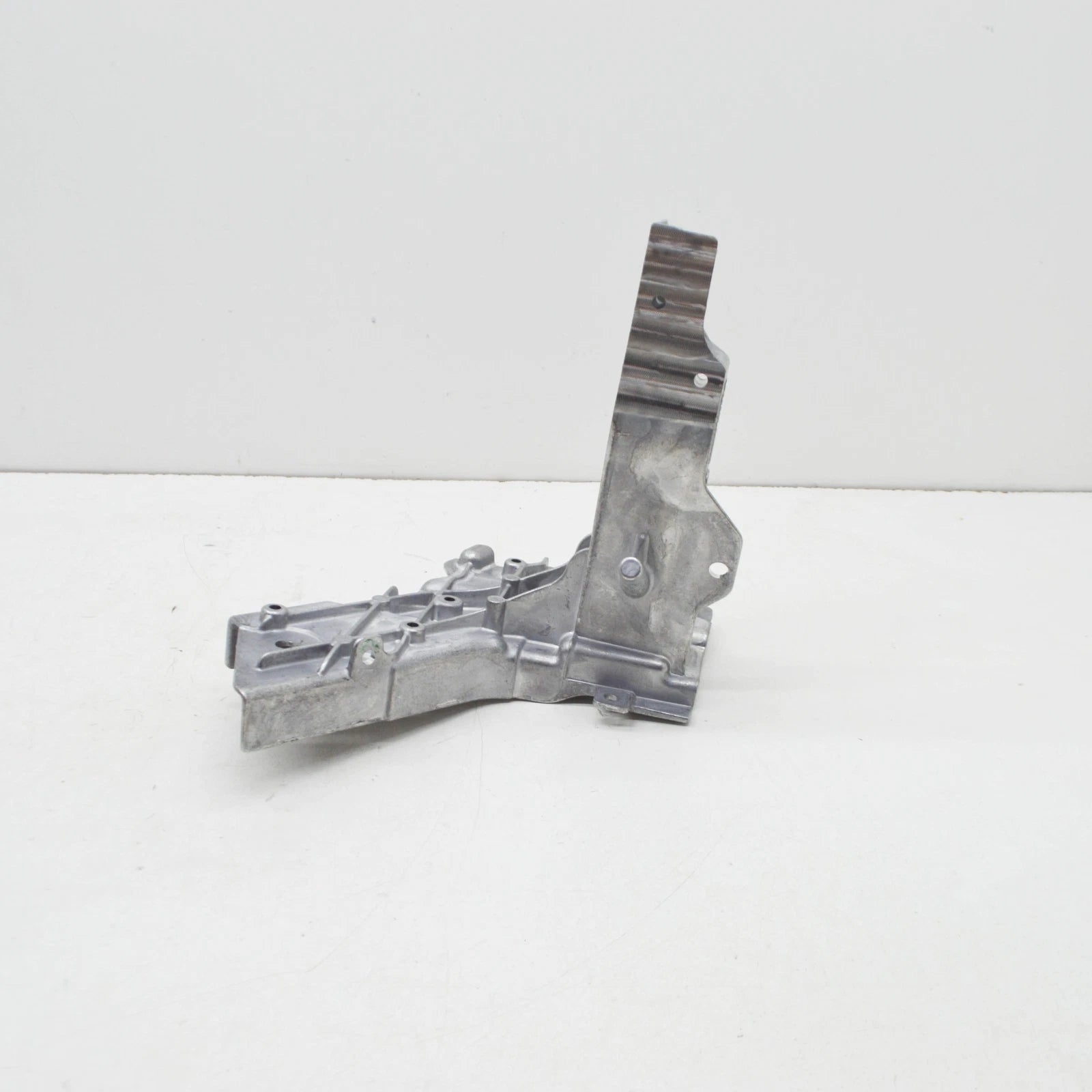 NEW MERCEDES-BENZ E W213 FRONT RADIATOR RIGHT SUPPORT A2536210700