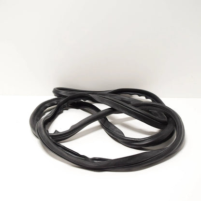 NEW BMW 1502 REAR TAILGATE BOOD LID GASKET SEAL 51715476161 ORIGINAL