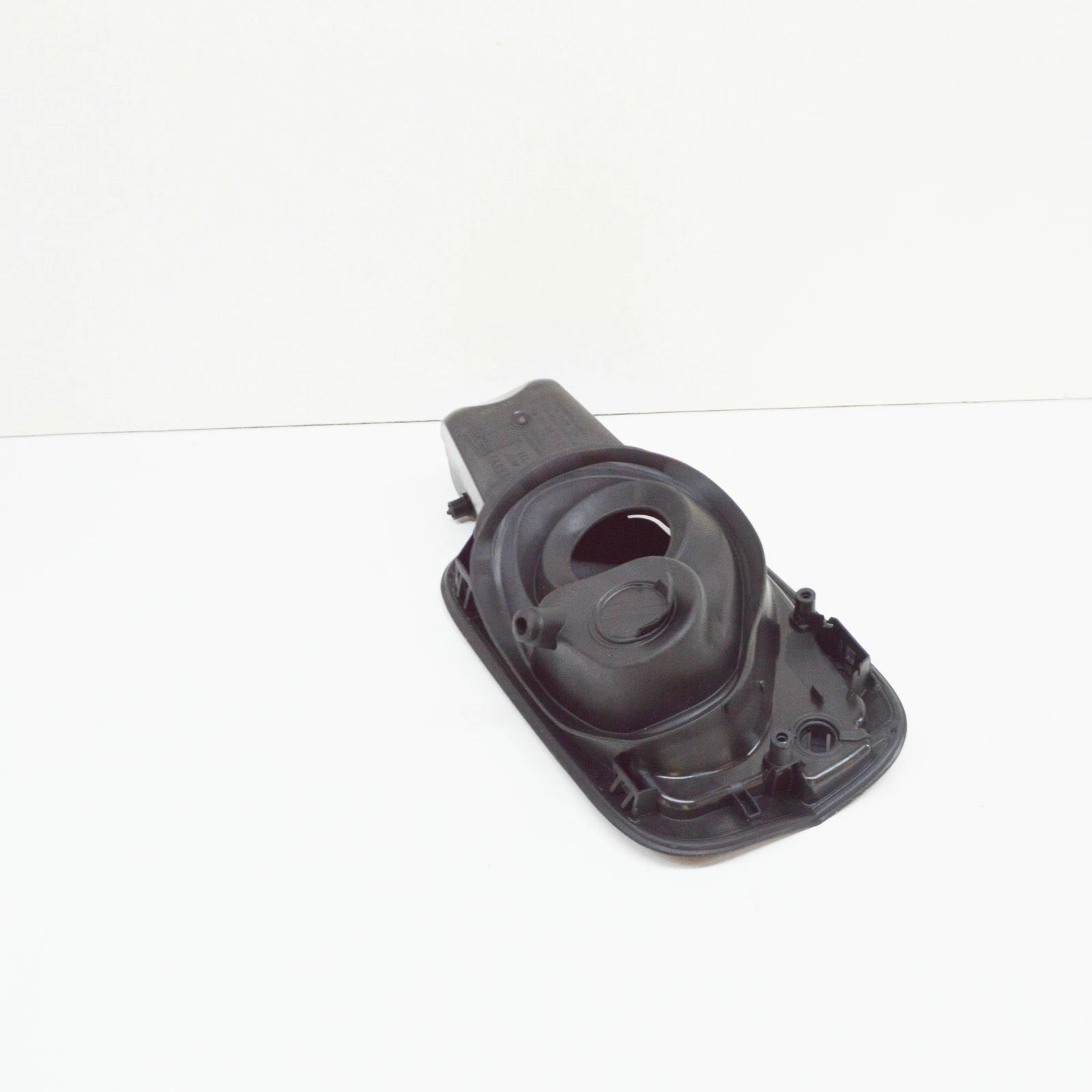 NEW AUDI A3 S3 8V FUEL TANK FILLER HOUSING INSERT 8V4809906K