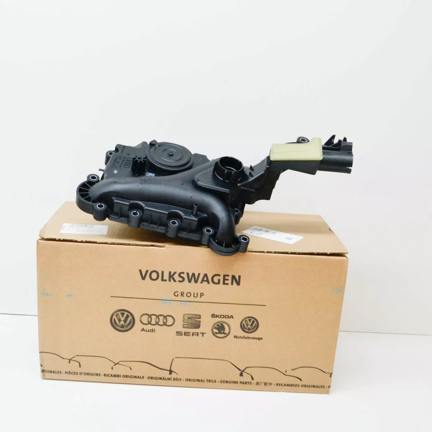 NEW AUDI Q5 8R MK1 ENGINE CRANKCASE VENT VALVE TRIM 06E103547AH