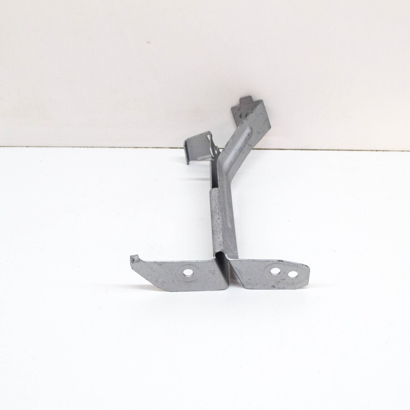 NEW MERCEDES-BENZ C-CLASS W204 FRONT SHIELD BRACKET A2045241440 ORIGINAL
