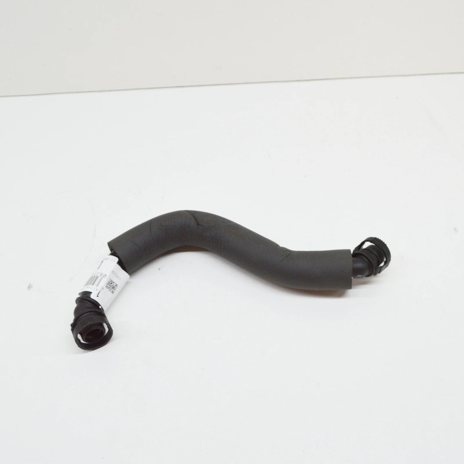 NEW AUDI A3 8P BREATHER VENT HOSE 06J103221 ORIGINAL