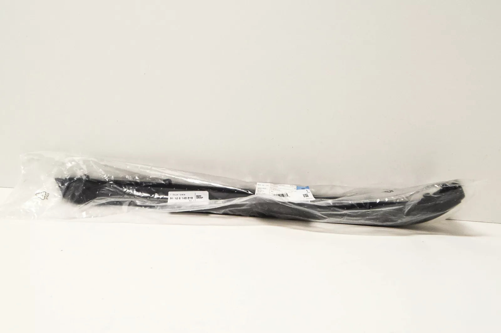 NEW BMW 5 E34 REAR BUMPER RIGHT TRIM 51128148818 8148818 1995