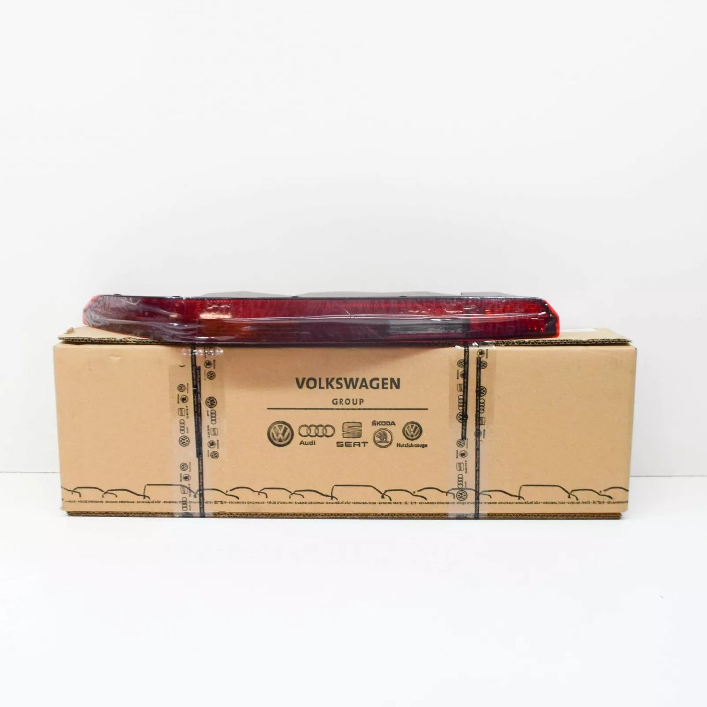 NEW AUDI Q7 4M REAR LEFT TAILLIGHT REFLECTOR 4M0945095