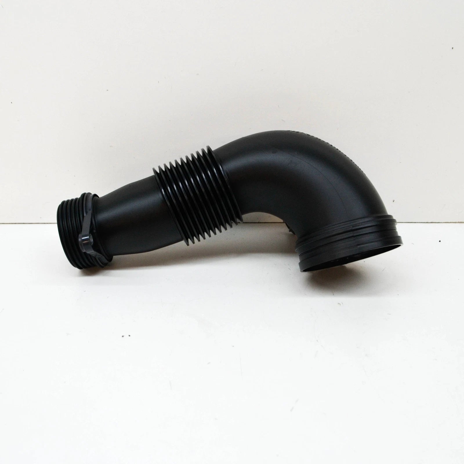 NEW BMW 1 F20 2.0 PETROL AIR INTAKE PIPE HOSE 13717605638 ORIGINAL