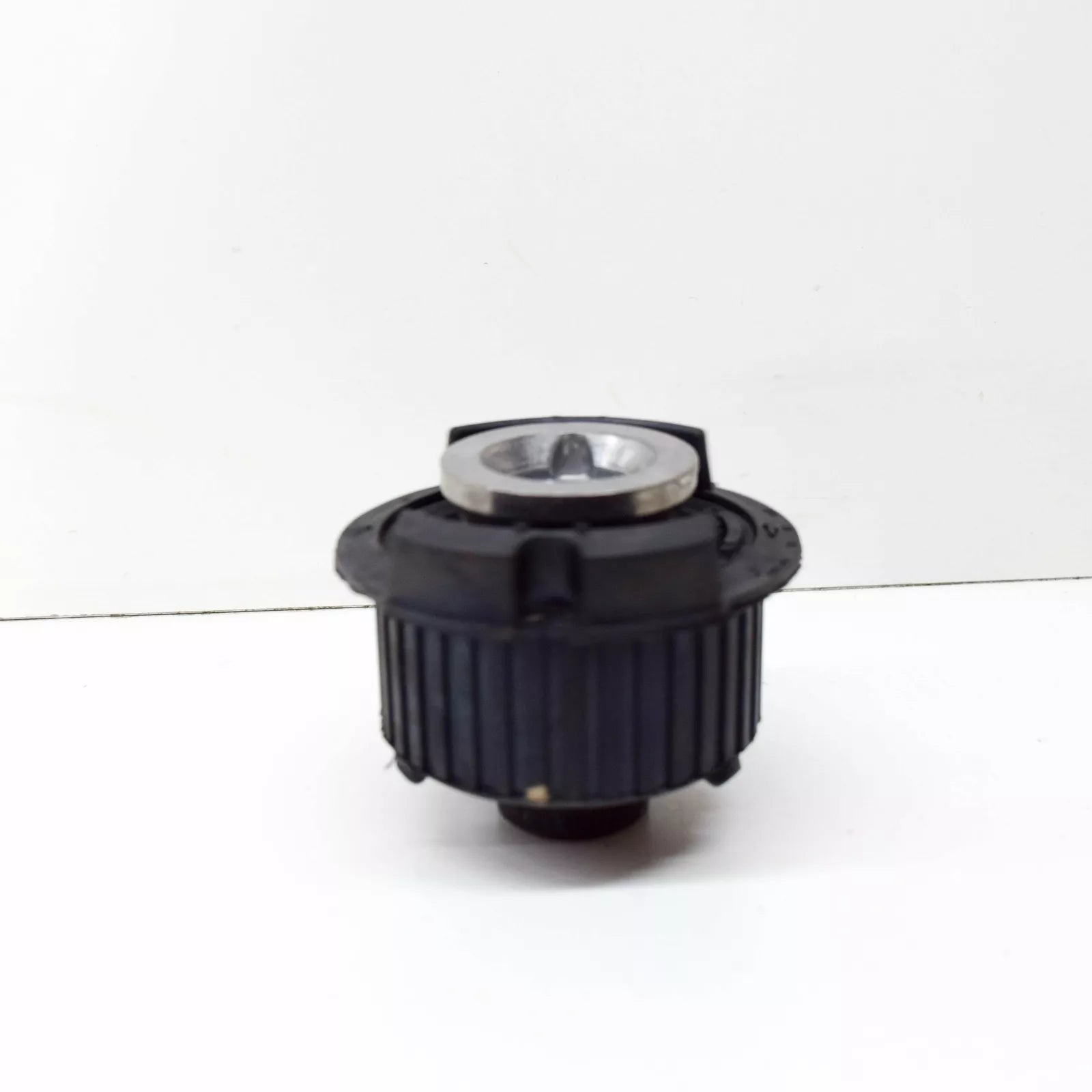 NEW MB C W204 REAR SUBFRAME CARRIER SUSPENSION HUB MOUNT A2043510842 ORIGINAL