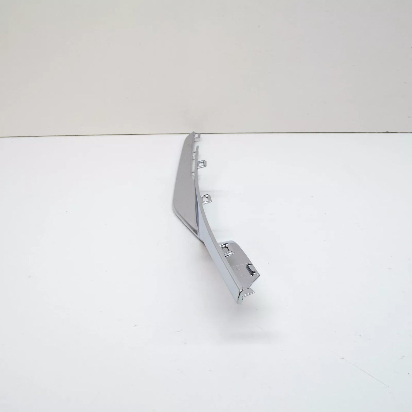 NEW BMW 2 GT F46 FRONT RIGHT BUMPER MOLDING LUXURY 51117473198 ORIGINAL