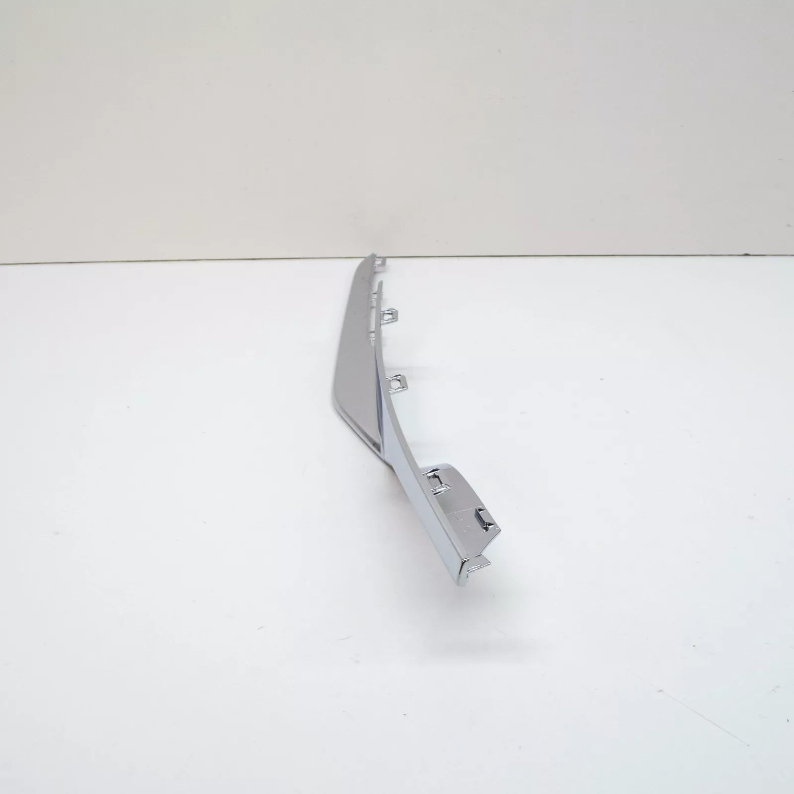NEW BMW 2 GT F46 FRONT RIGHT BUMPER MOLDING LUXURY 51117473198 ORIGINAL