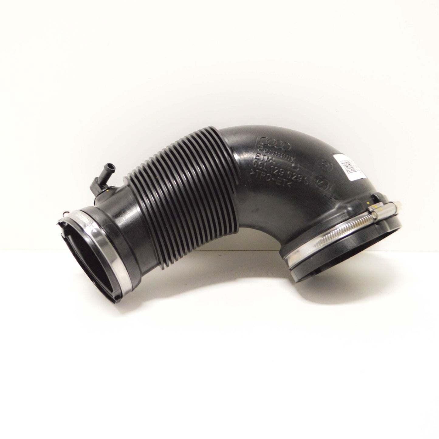NEW AUDI A4 B9 ENGINE AIR INTAKE HOSE 06L129629G ORIGINAL