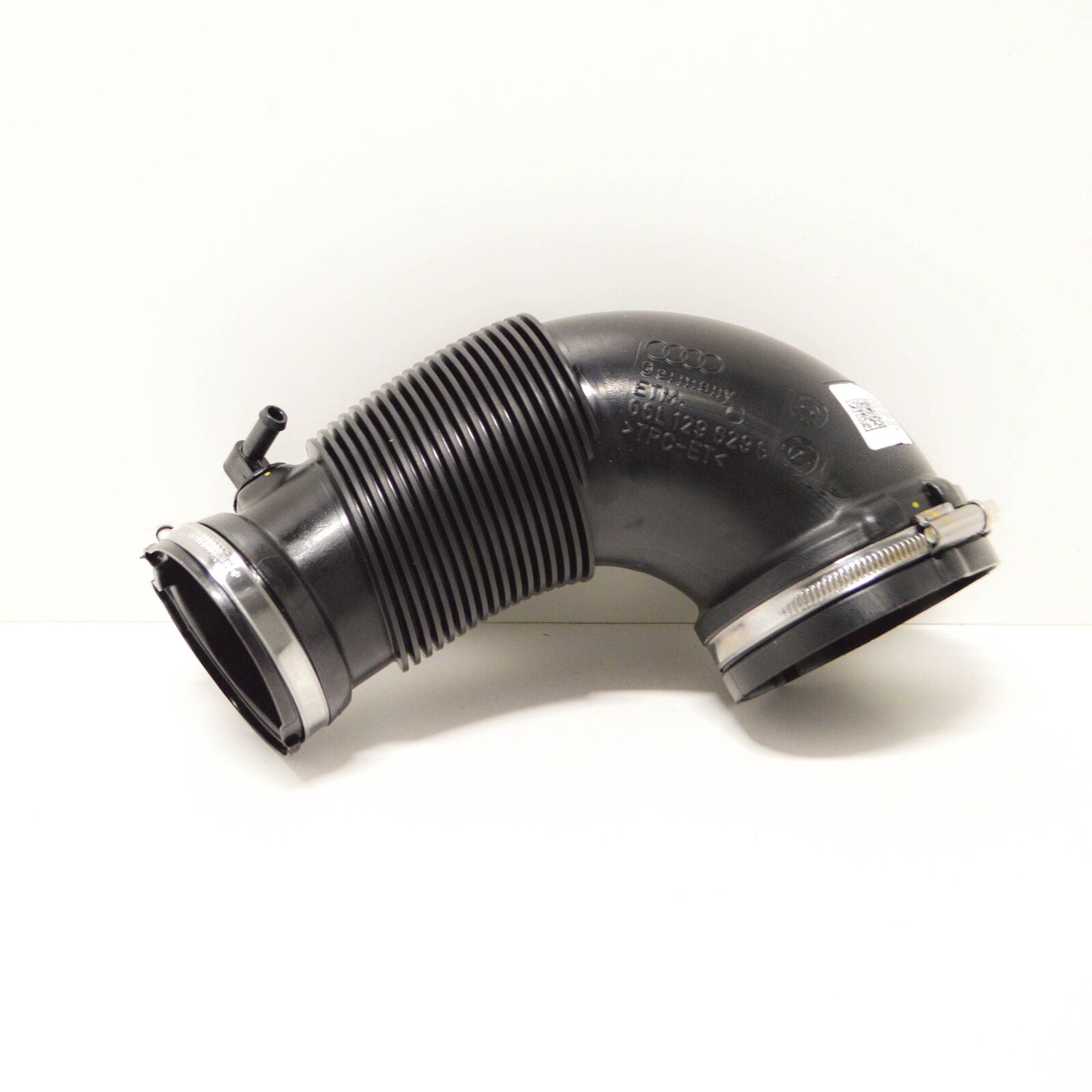 NEW AUDI A4 B9 ENGINE AIR INTAKE HOSE 06L129629G ORIGINAL