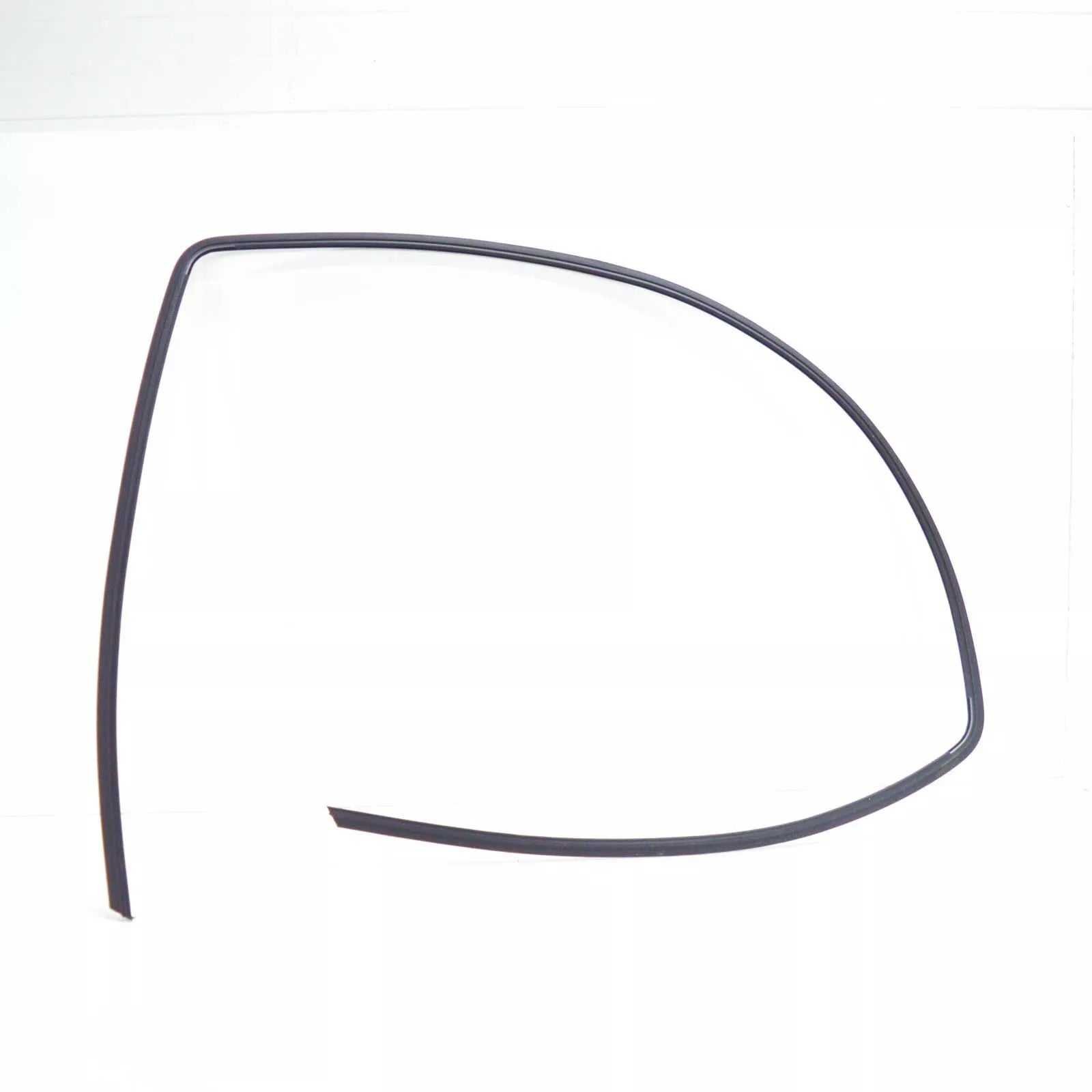 NEW BMW 3 E46 REAR EXTERIOR WINDSHIELD UPPER COVER 51318196166 ORIGINAL